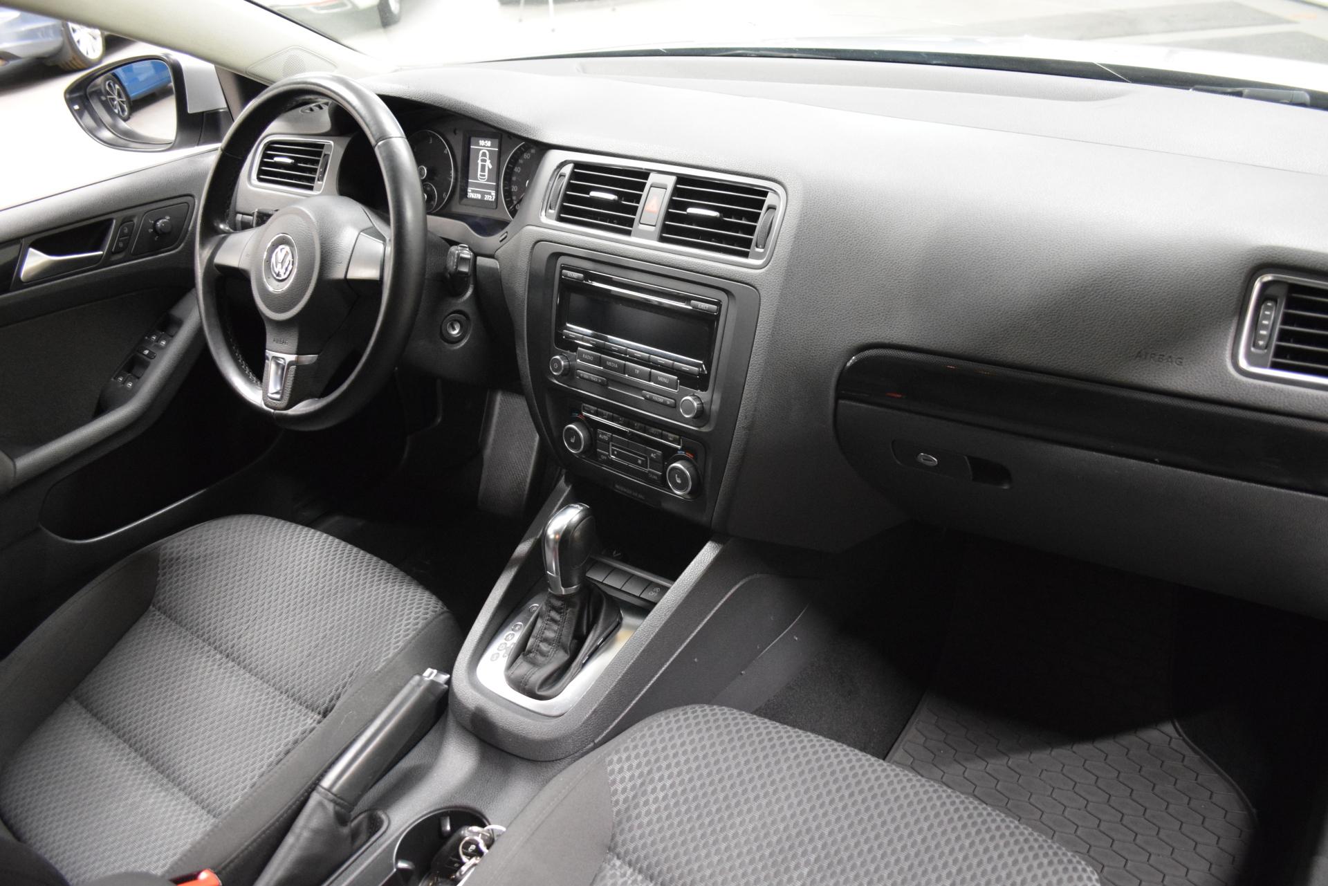 VOLKSWAGEN Jetta 2012
