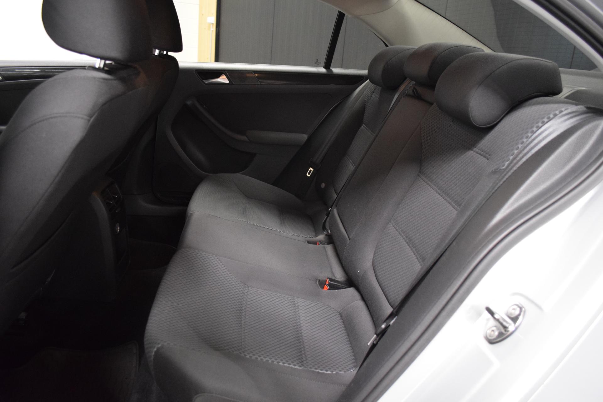 VOLKSWAGEN Jetta 2012