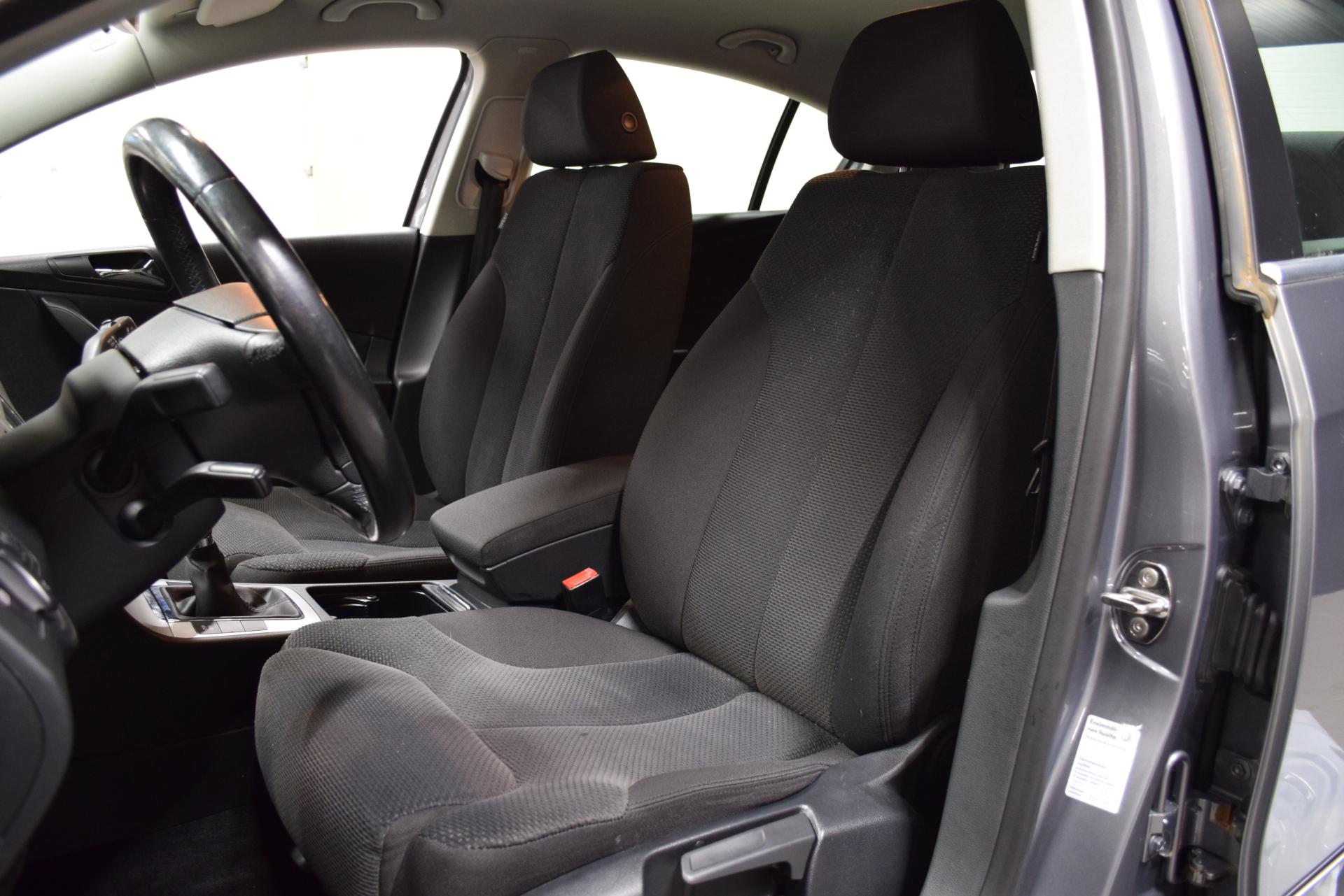 VOLKSWAGEN Passat 2008