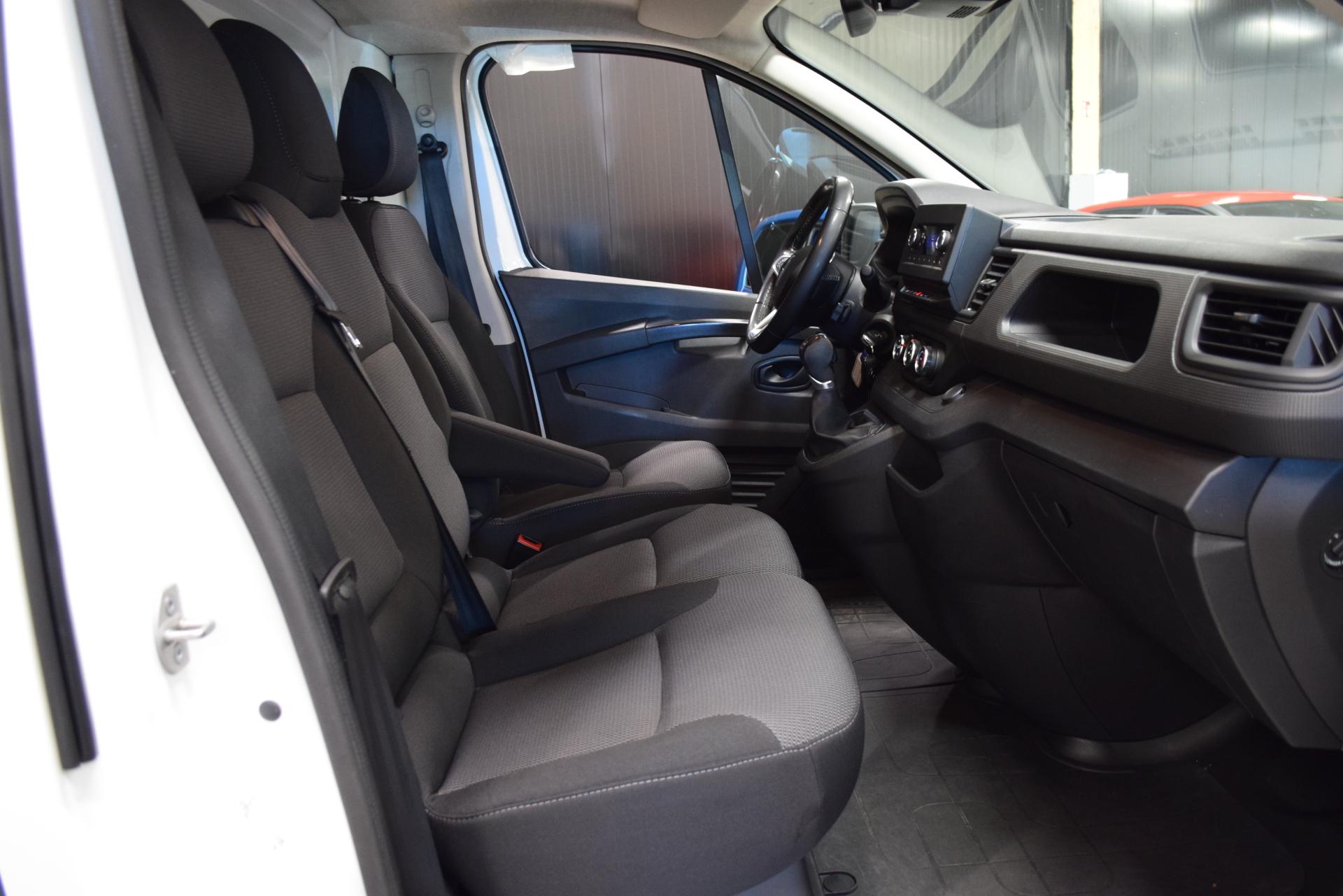 RENAULT Trafic 2023