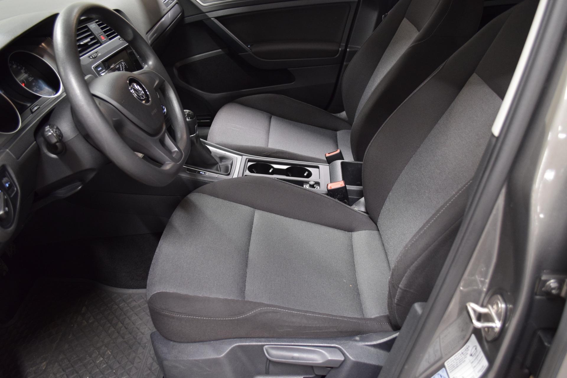 VOLKSWAGEN Golf 2015