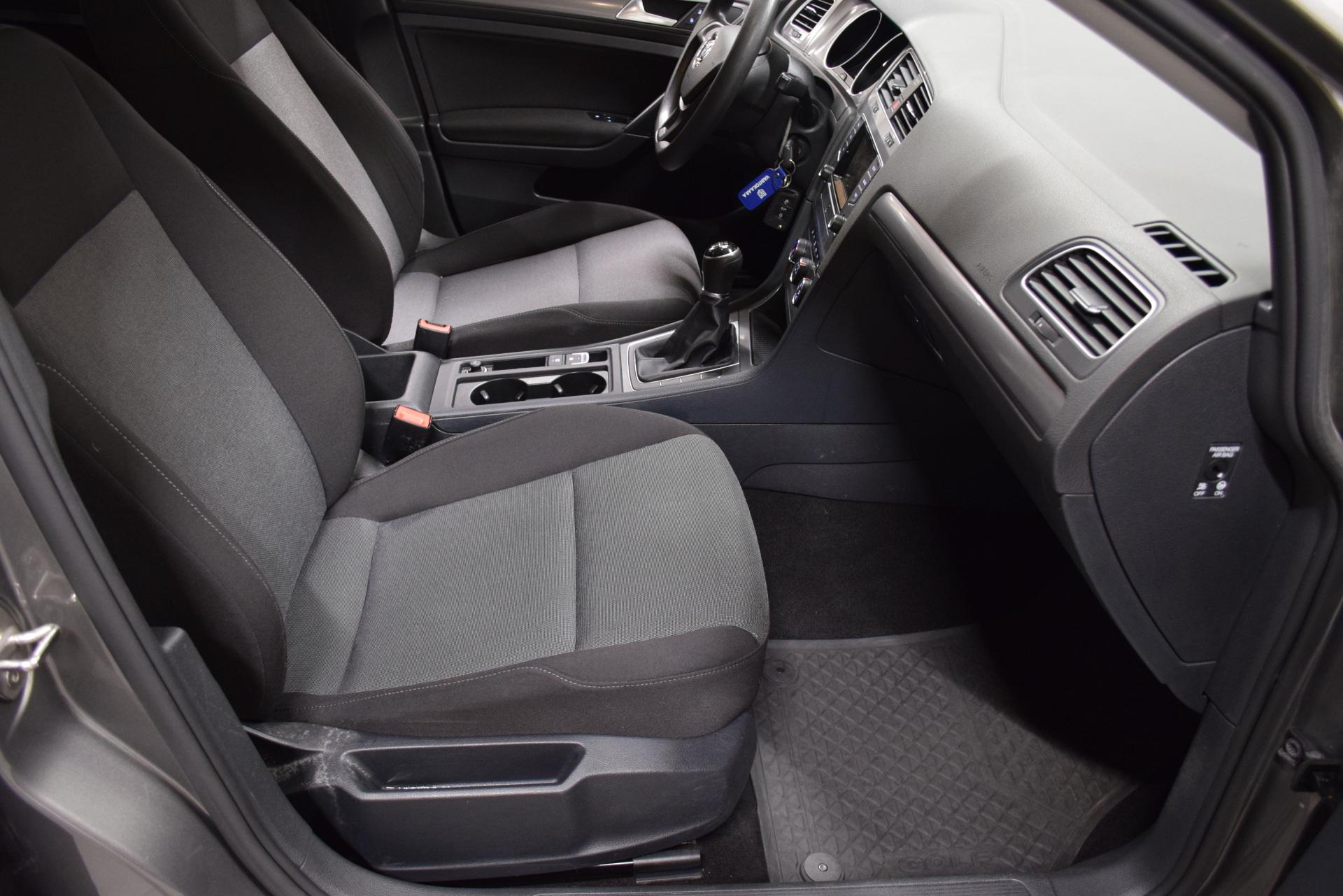 VOLKSWAGEN Golf 2015