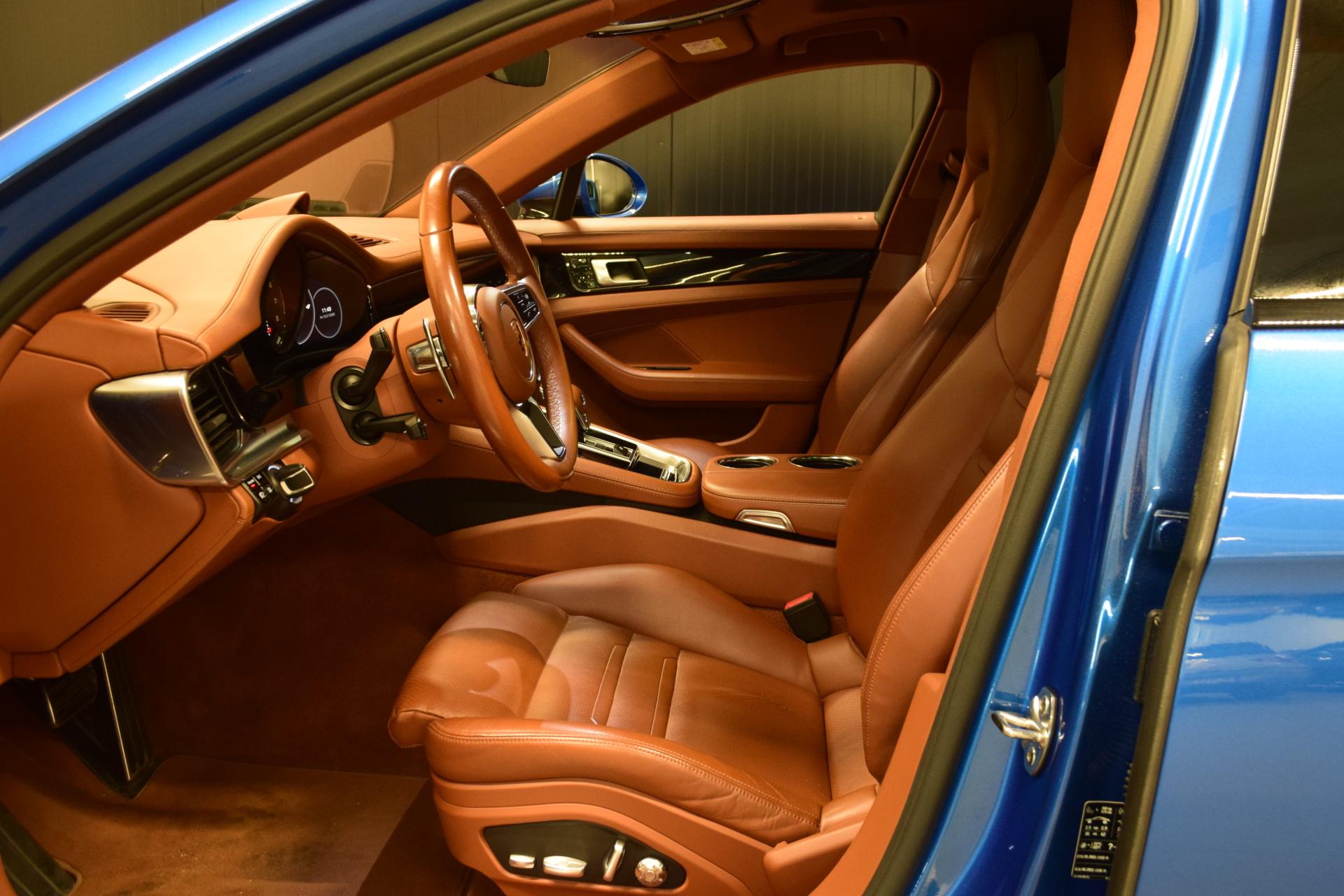 PORSCHE Panamera 2018