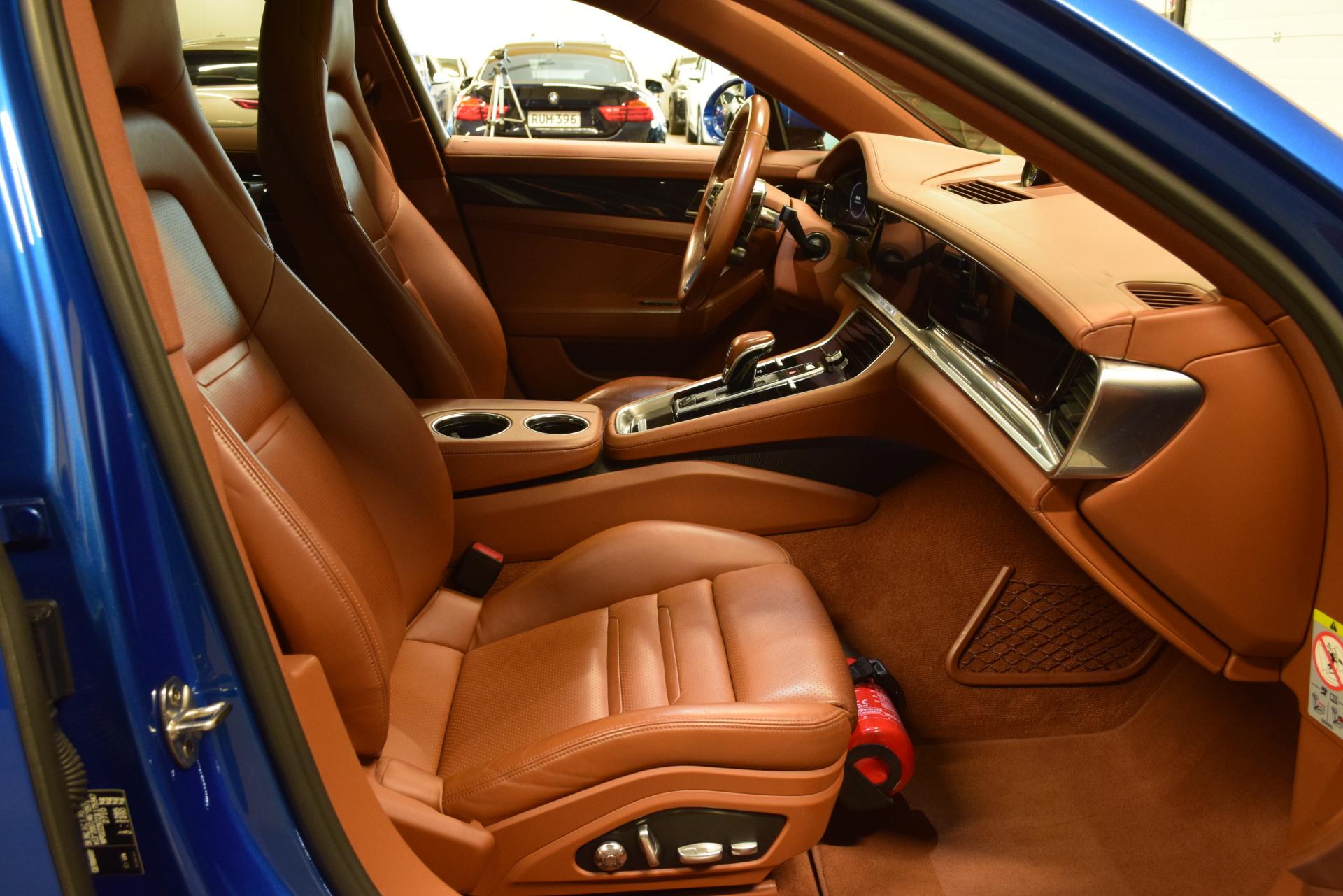 PORSCHE Panamera 2018