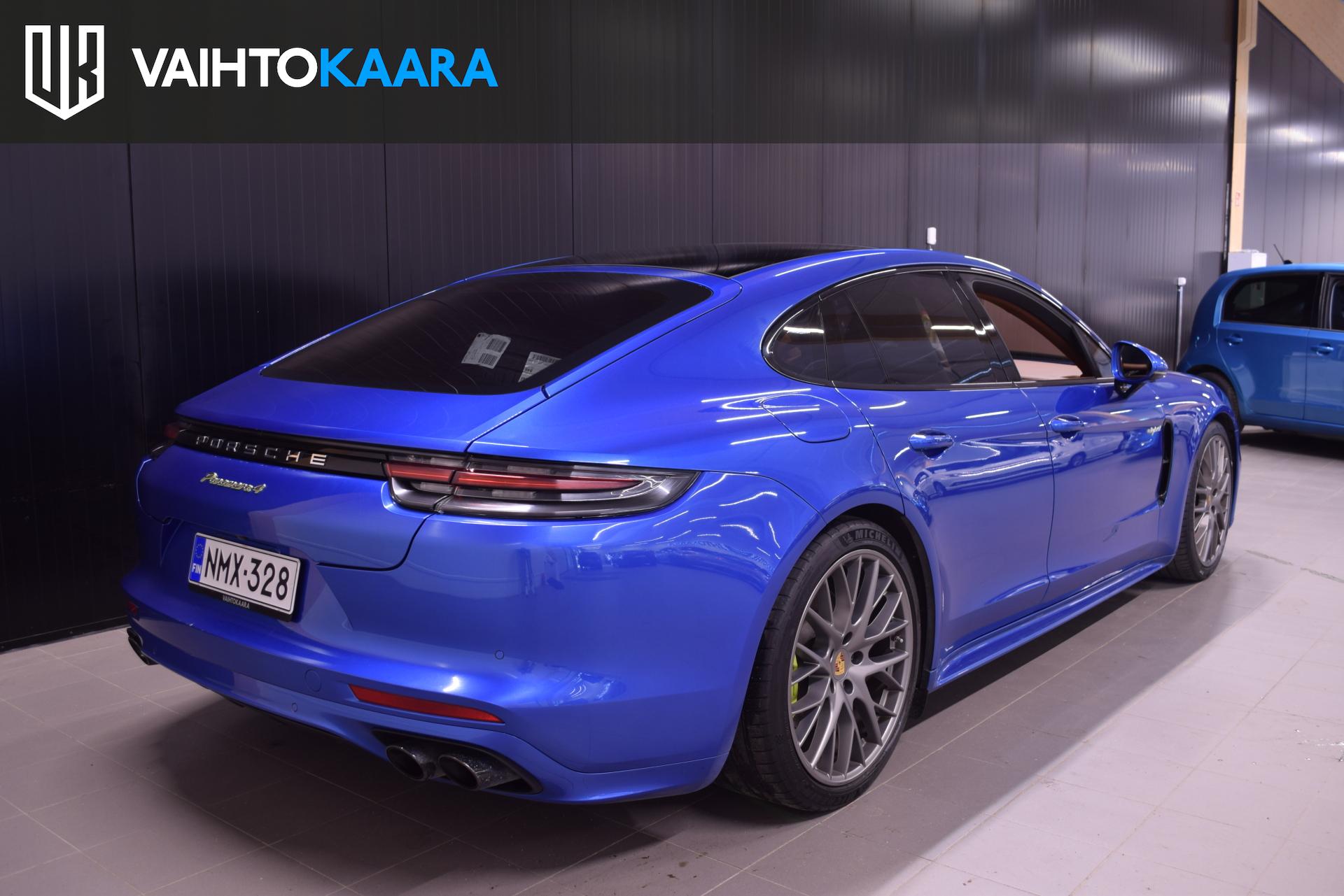 PORSCHE Panamera 2018