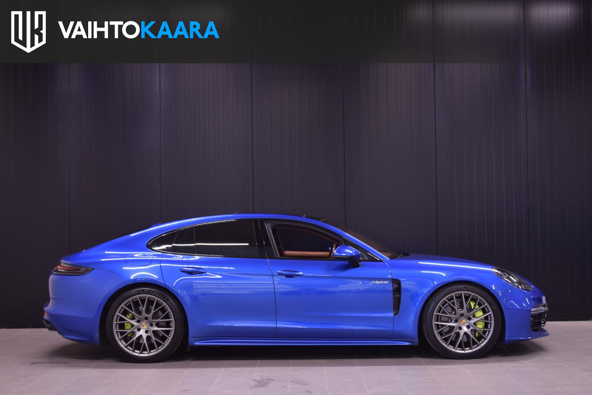 PORSCHE Panamera 2018