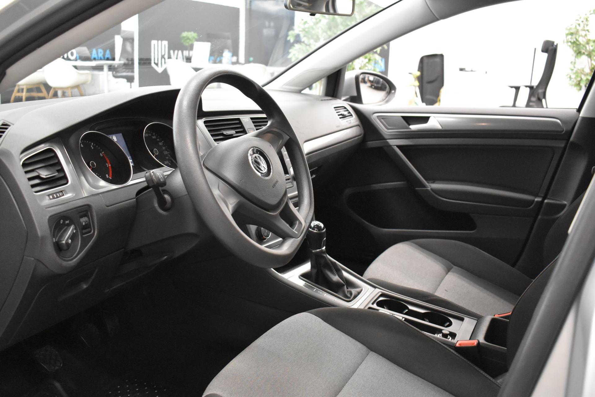 VOLKSWAGEN Golf 2016