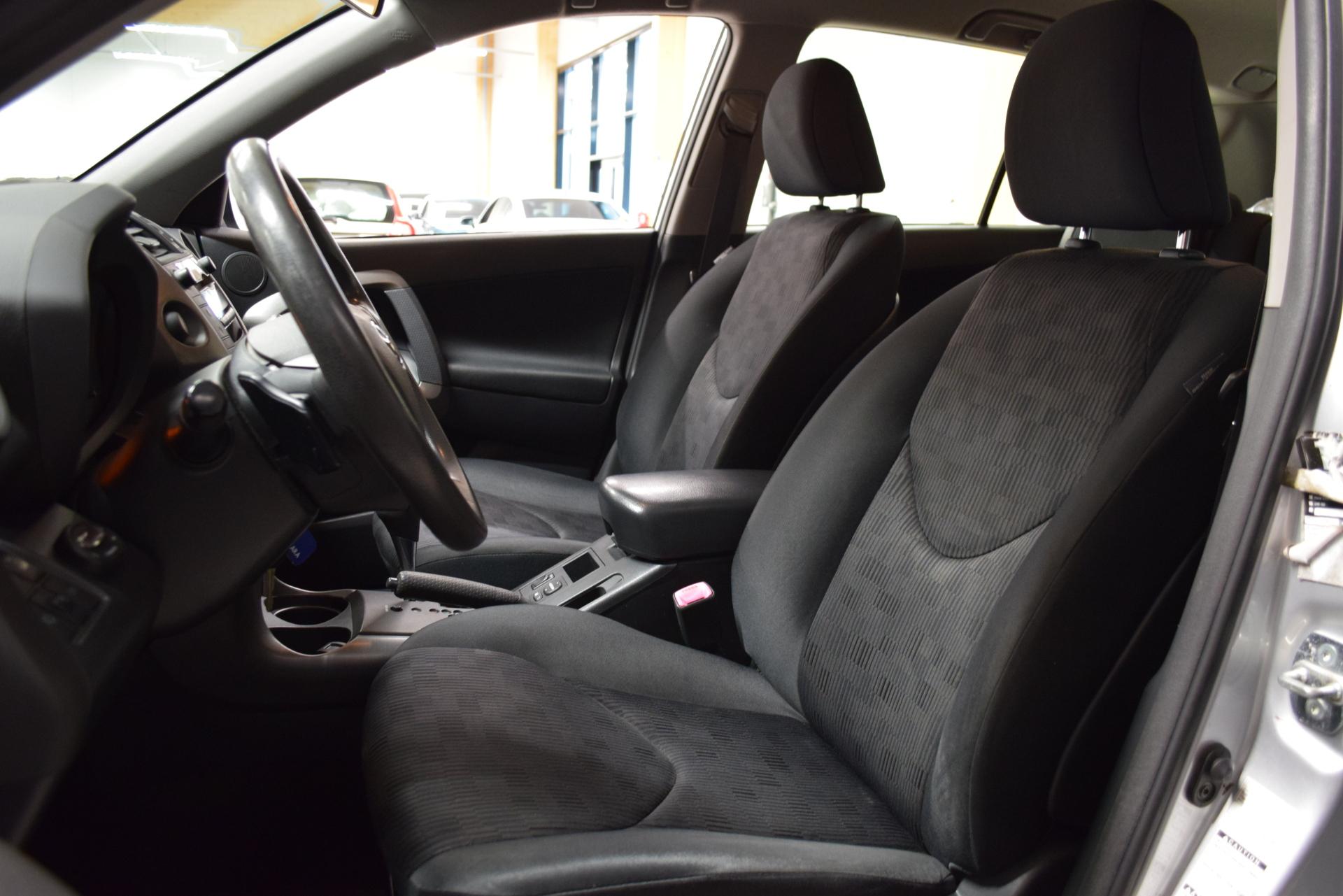 TOYOTA RAV4 10