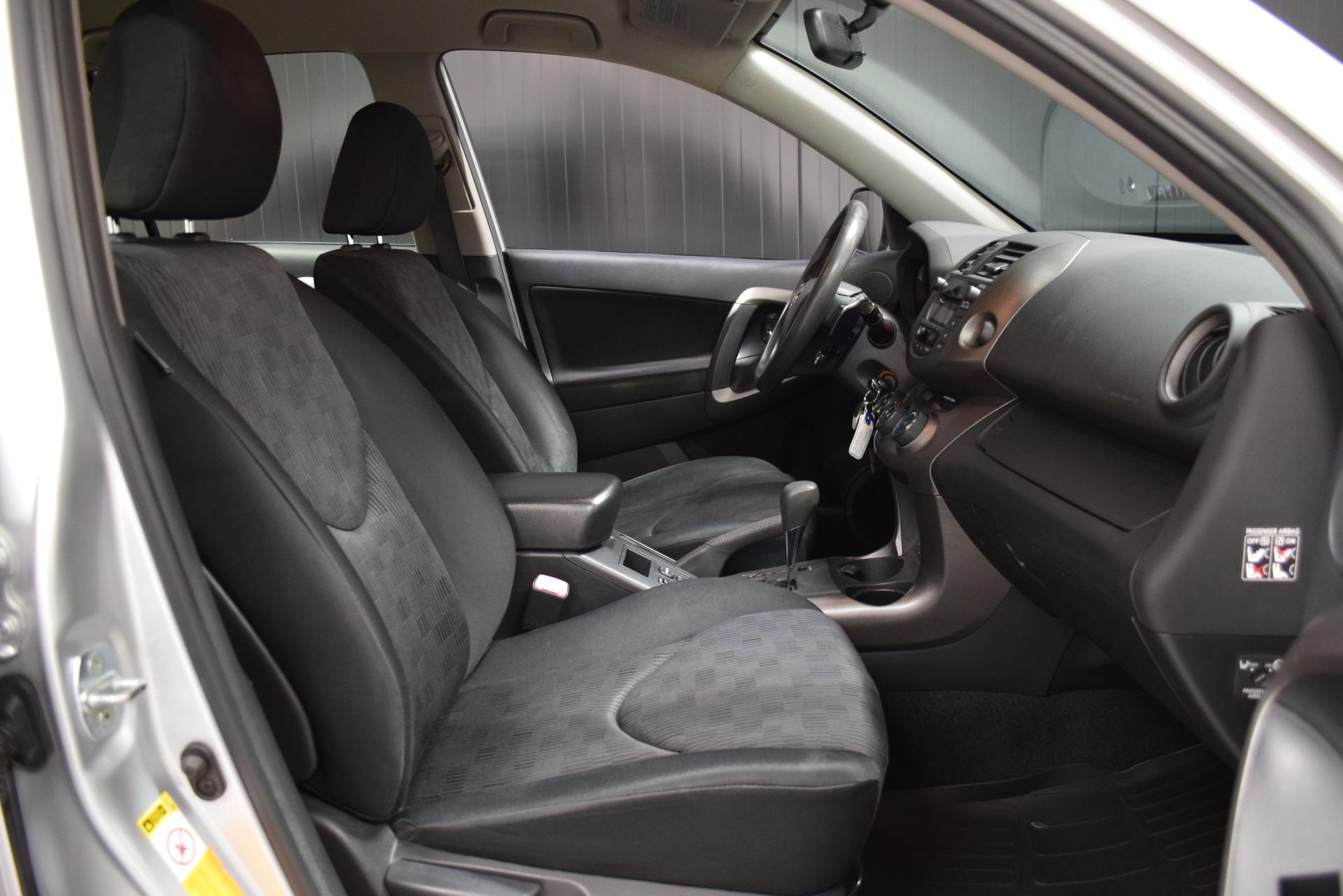 TOYOTA RAV4 11