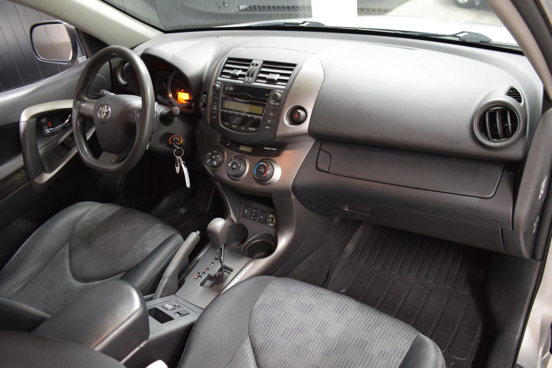 TOYOTA RAV4 12