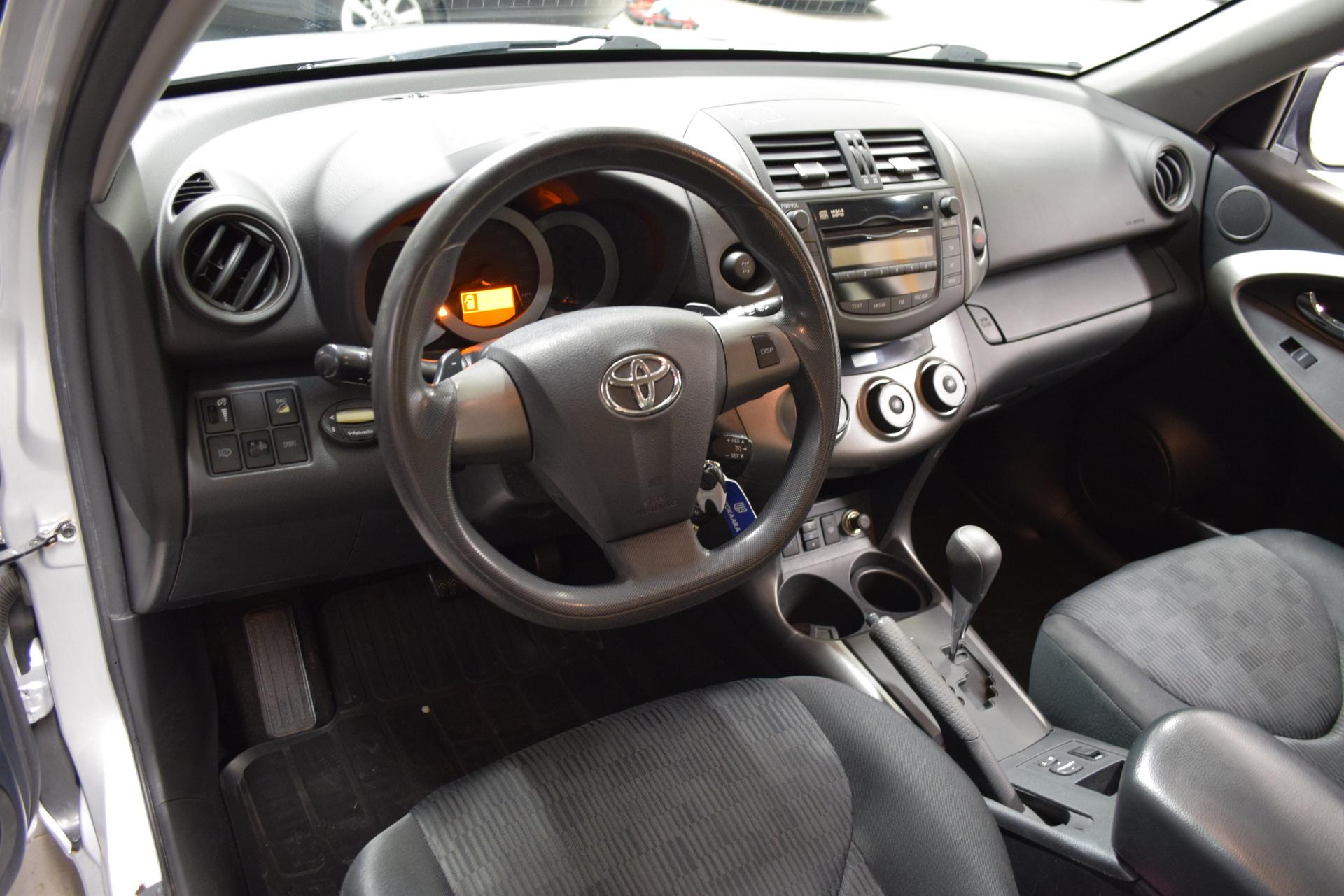 TOYOTA RAV4 9