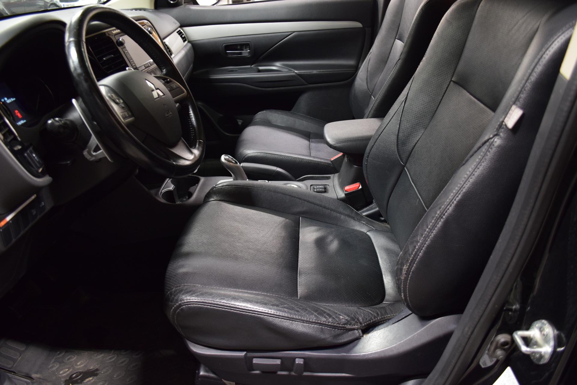 MITSUBISHI Outlander PHEV 2013