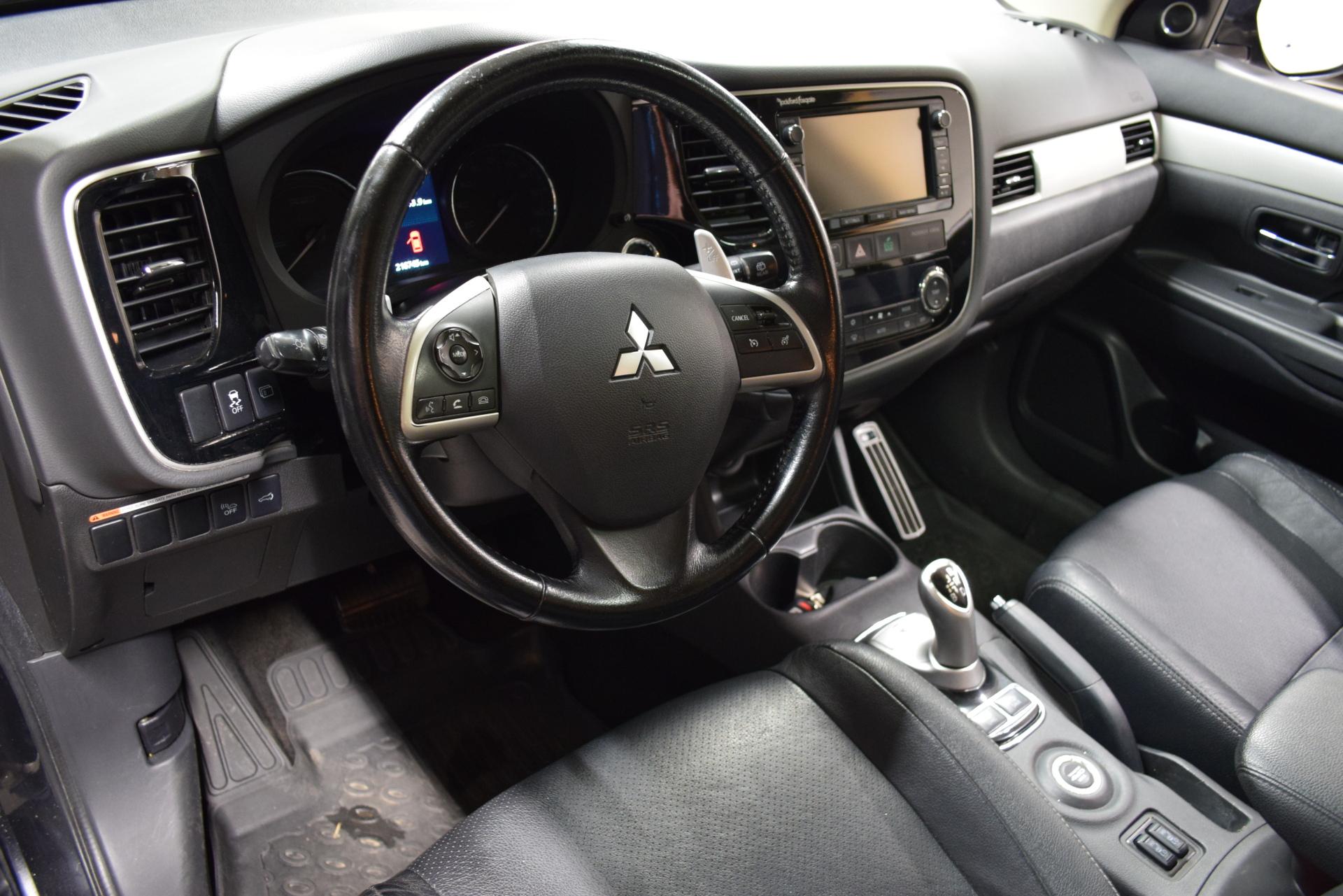 MITSUBISHI Outlander PHEV 2013