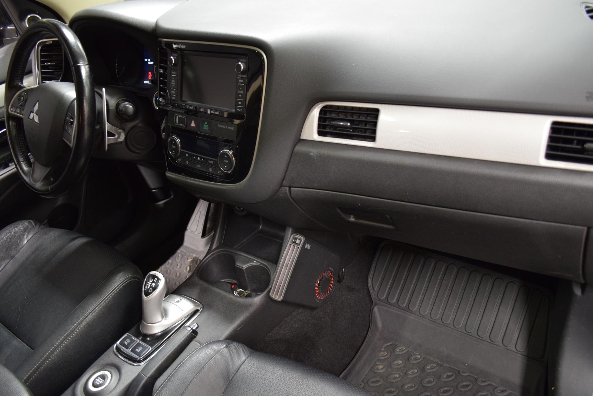 MITSUBISHI Outlander PHEV 2013