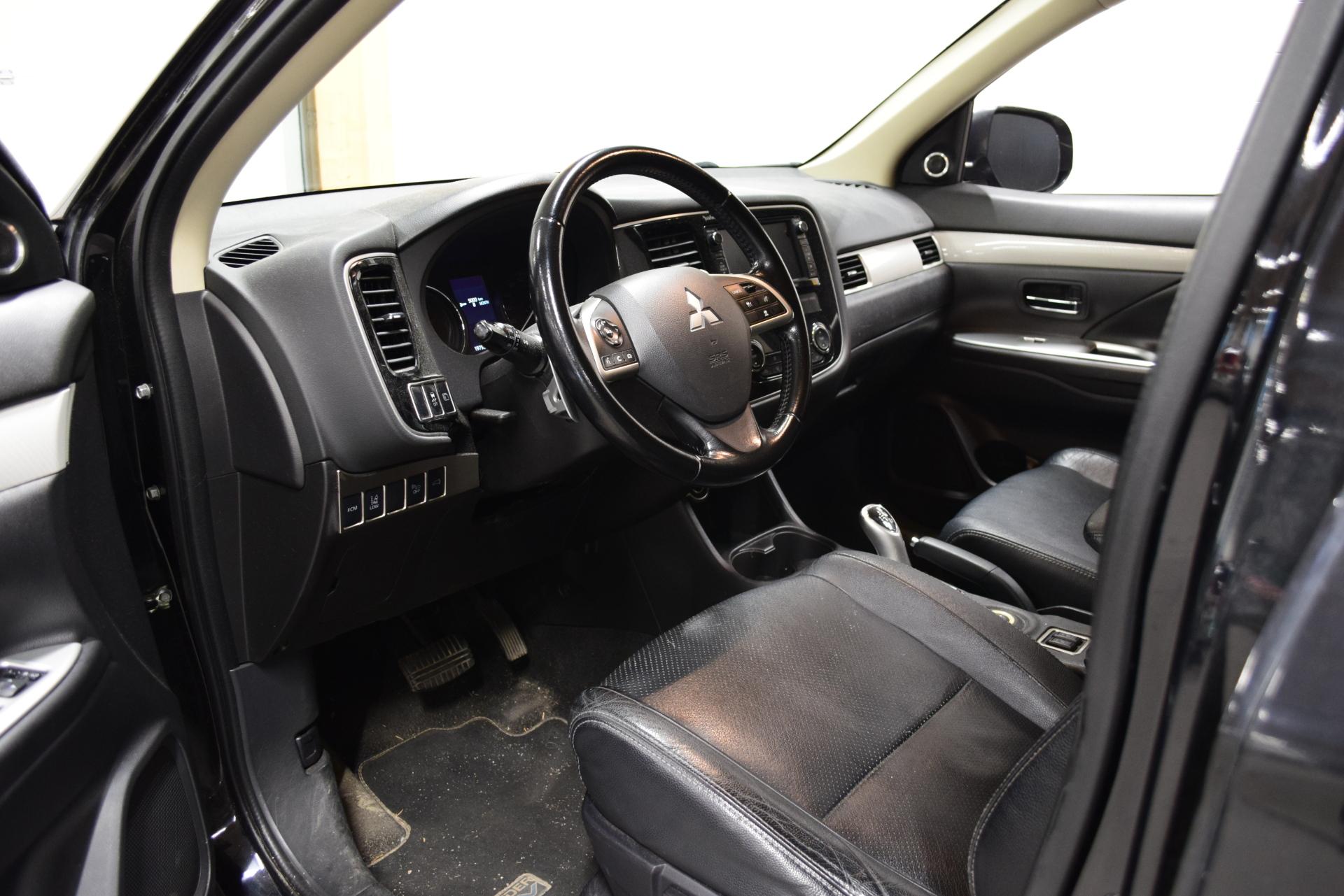 MITSUBISHI Outlander PHEV 2014