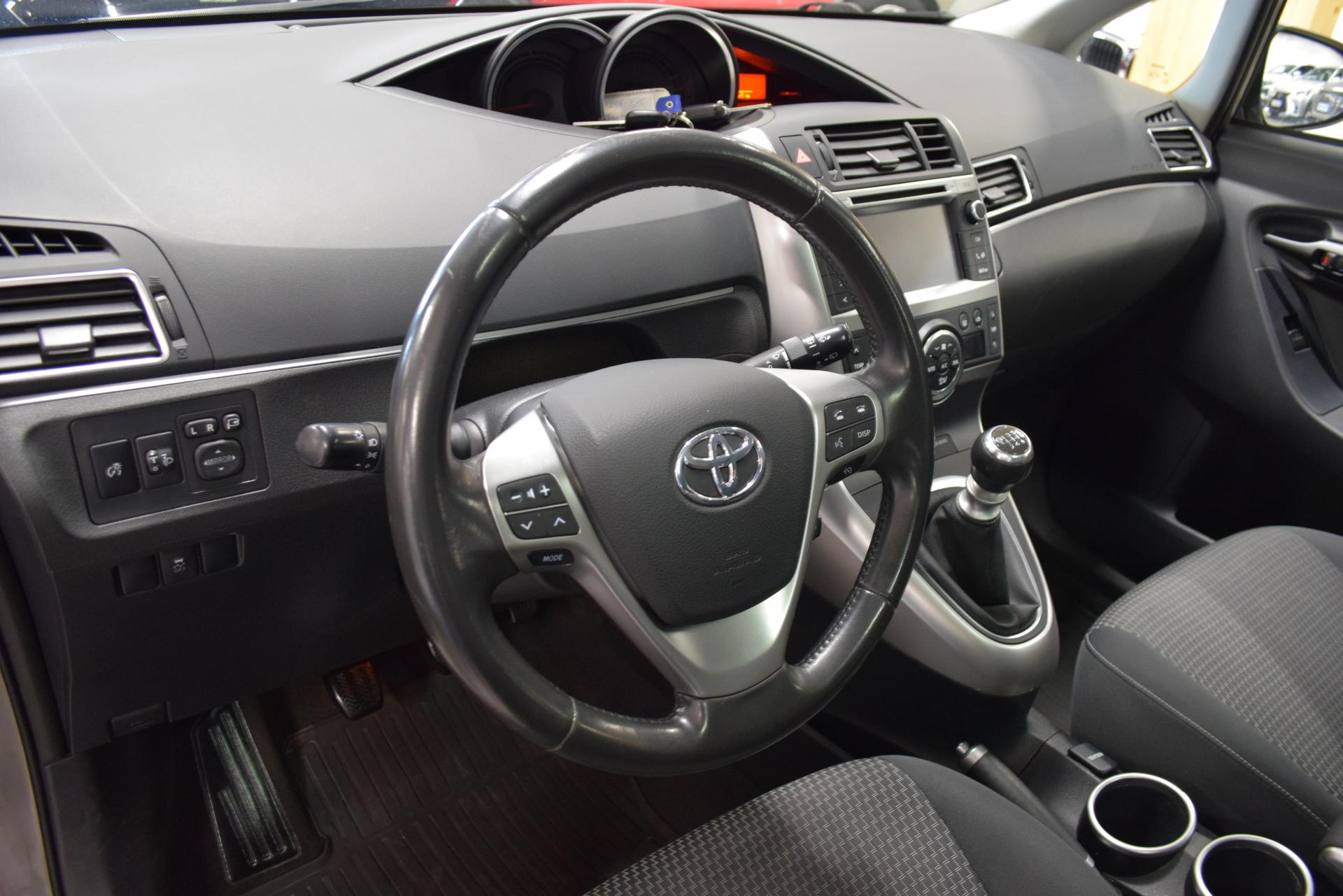 TOYOTA Verso 2015