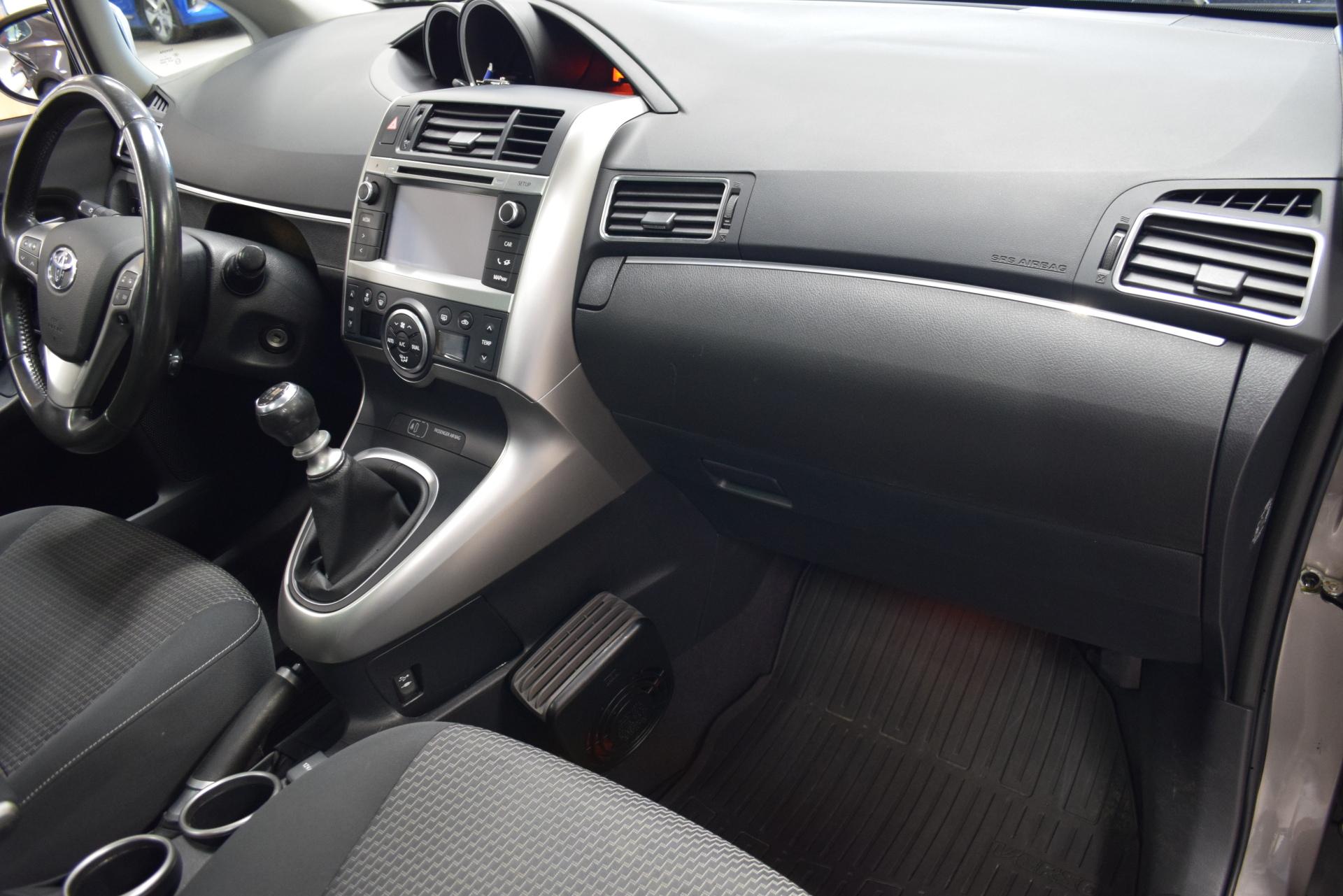 TOYOTA Verso 2015