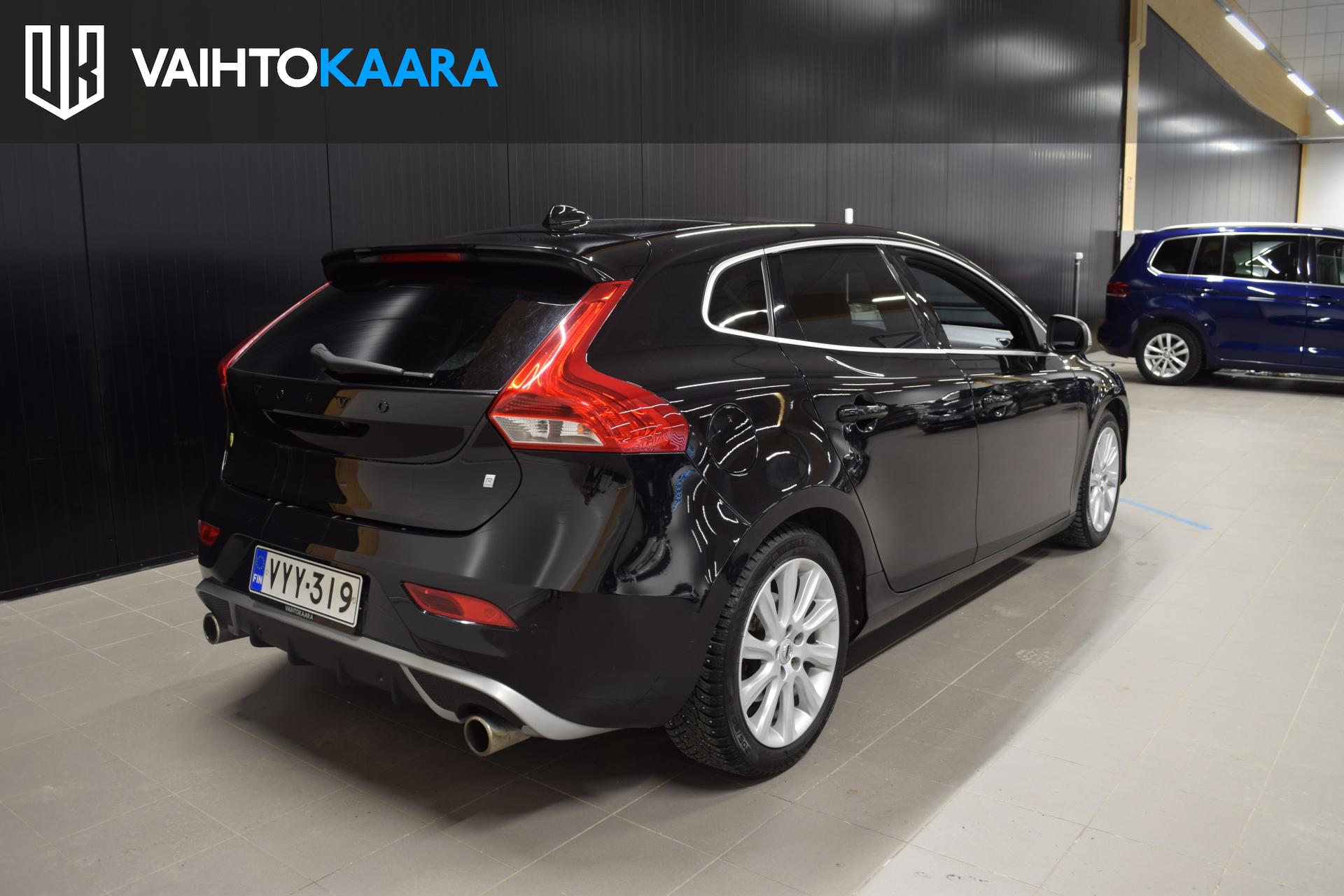 VOLVO V40 2016