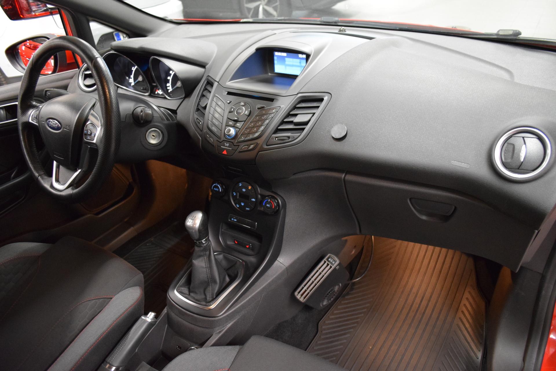 FORD Fiesta 14
