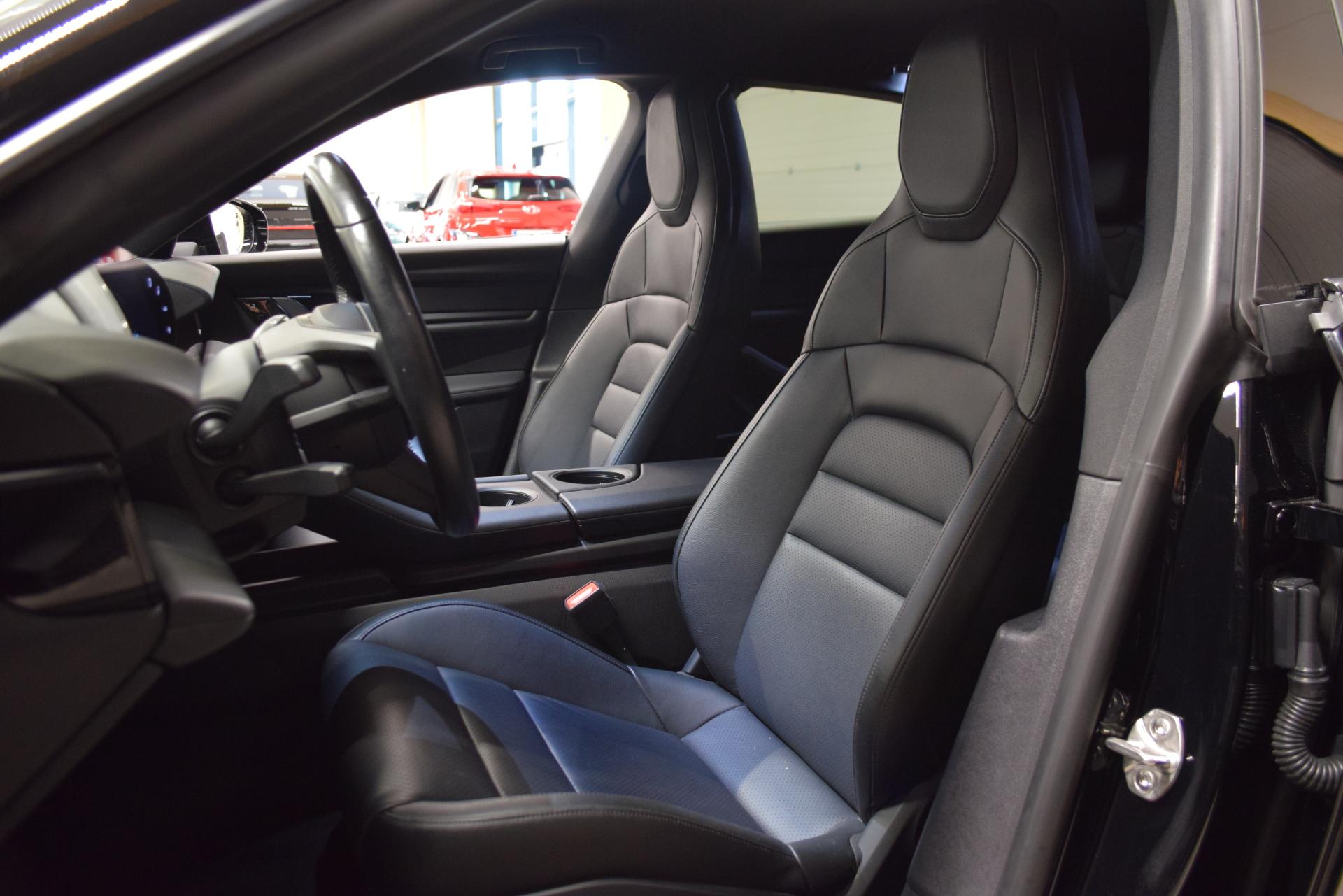 PORSCHE Taycan 2022