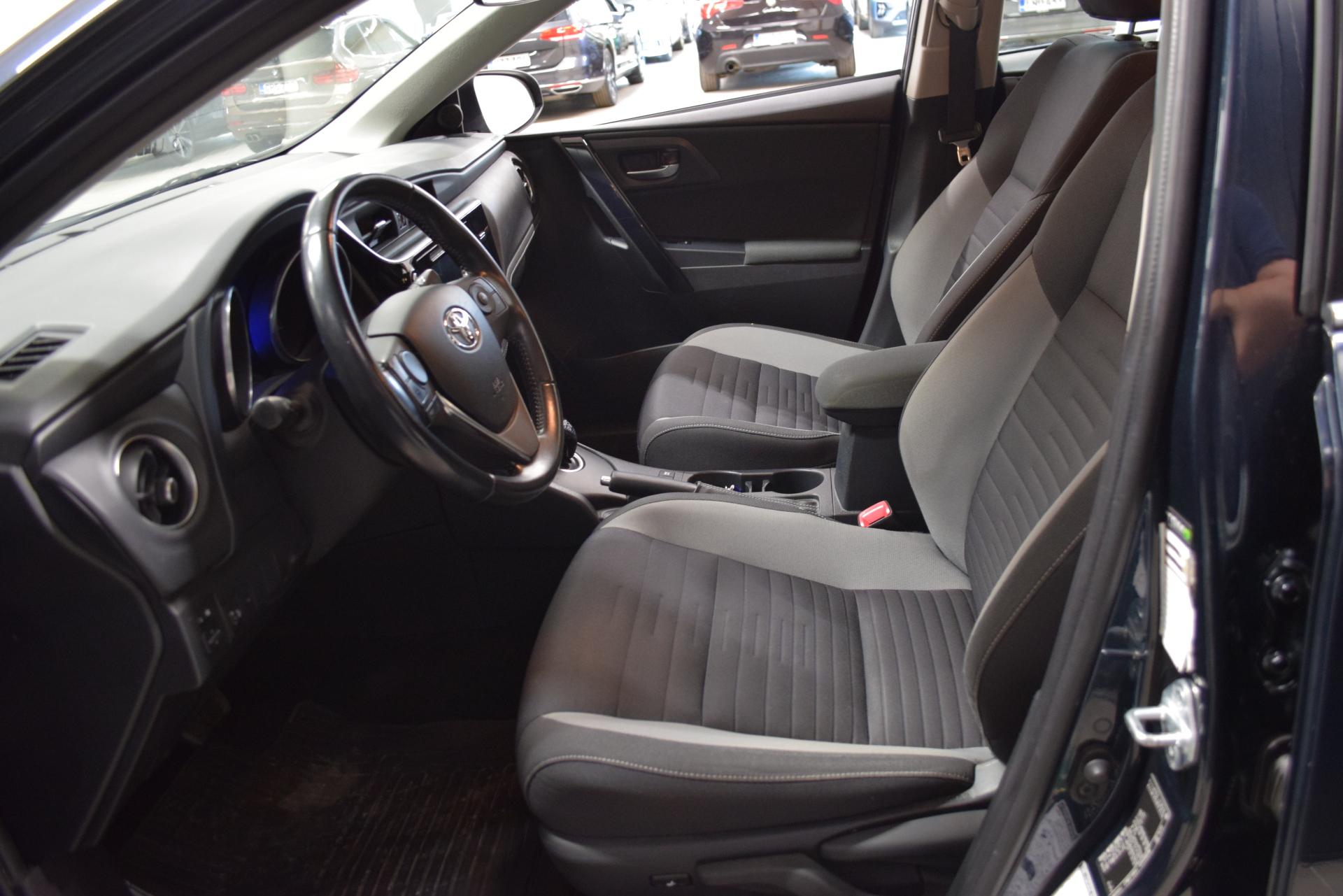 TOYOTA Auris 2016