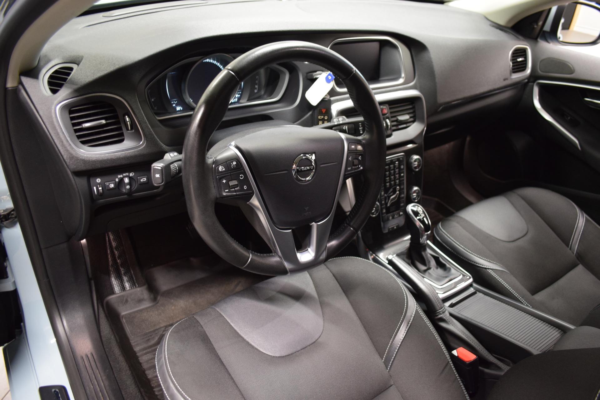 VOLVO V40 2018