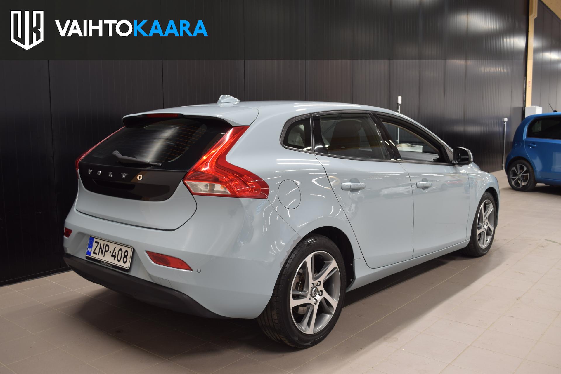 VOLVO V40 2018