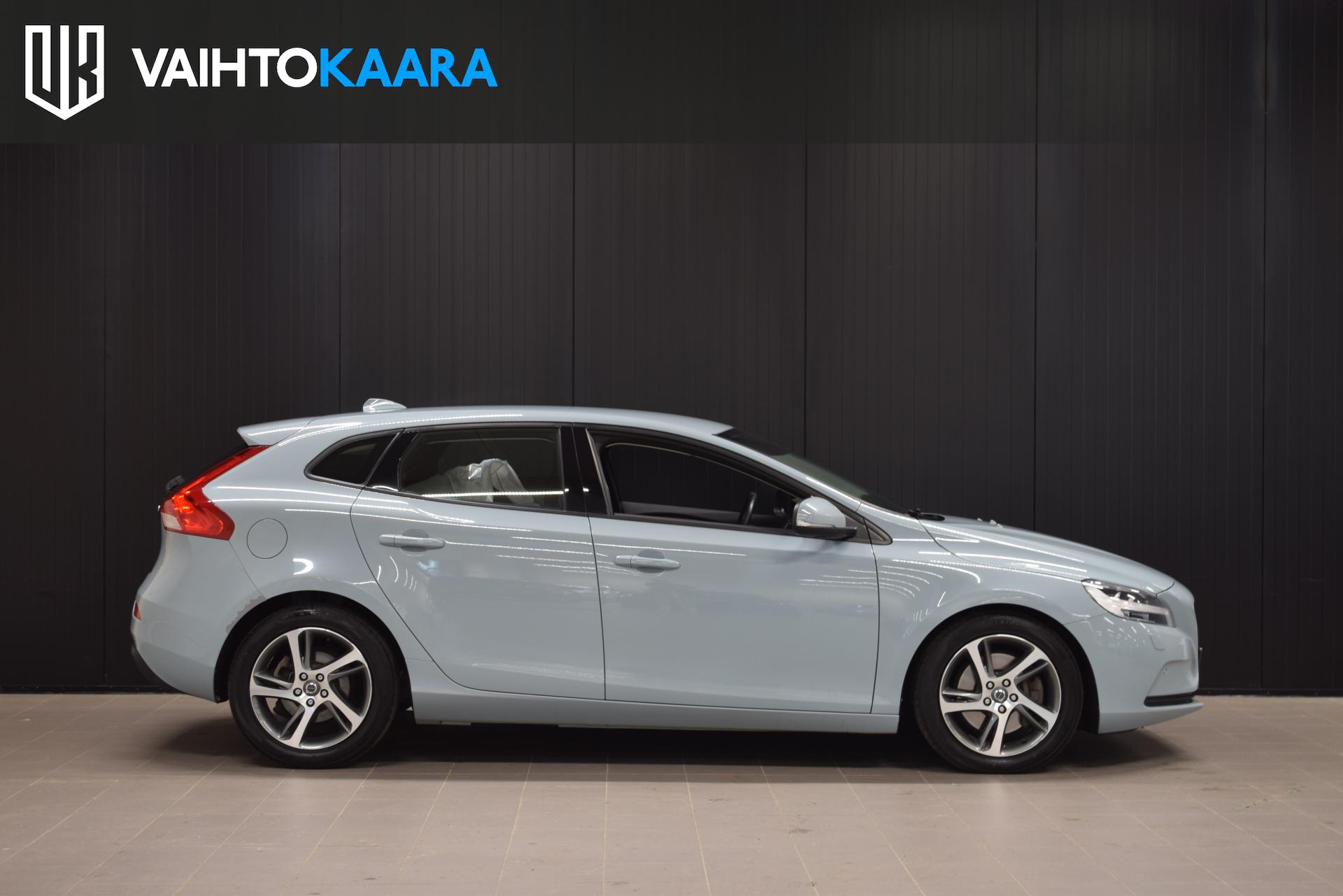 VOLVO V40 2018