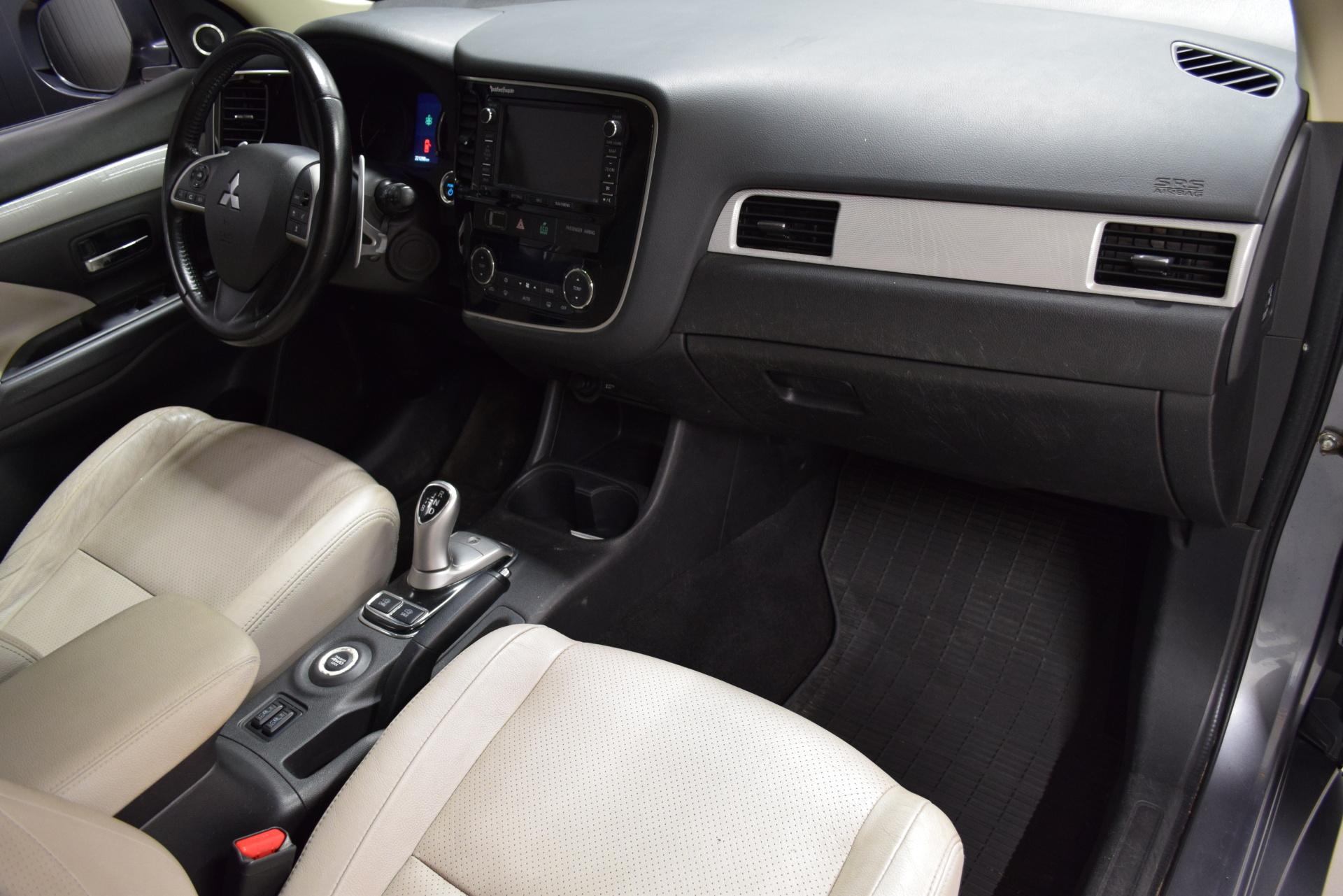 MITSUBISHI Outlander PHEV 2015