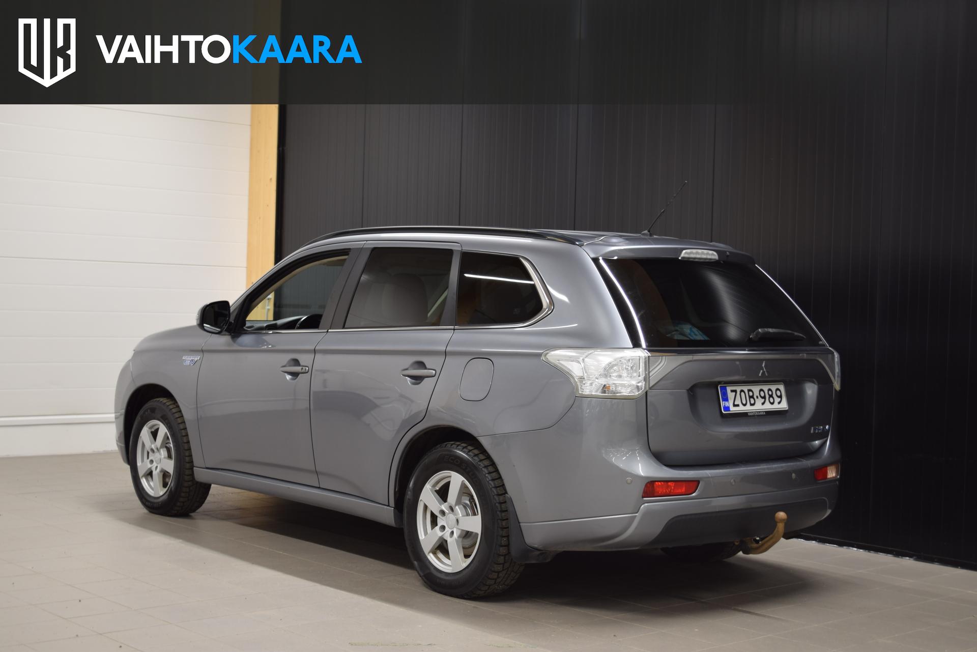 MITSUBISHI Outlander PHEV 2015