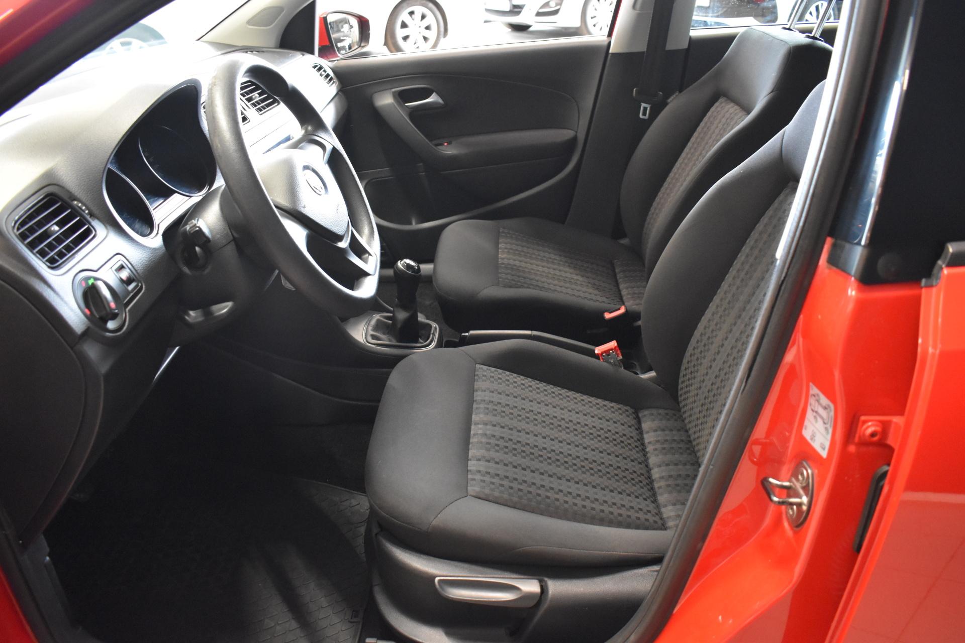 VOLKSWAGEN Polo 2015