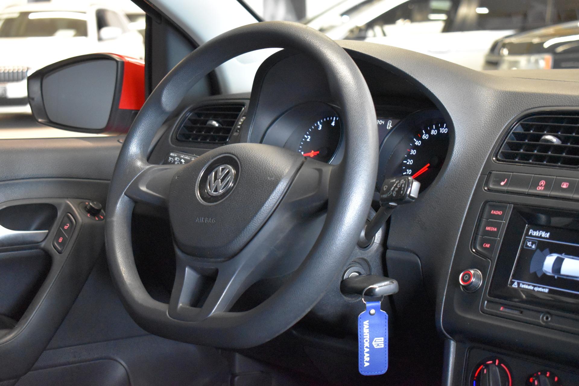 VOLKSWAGEN Polo 2015
