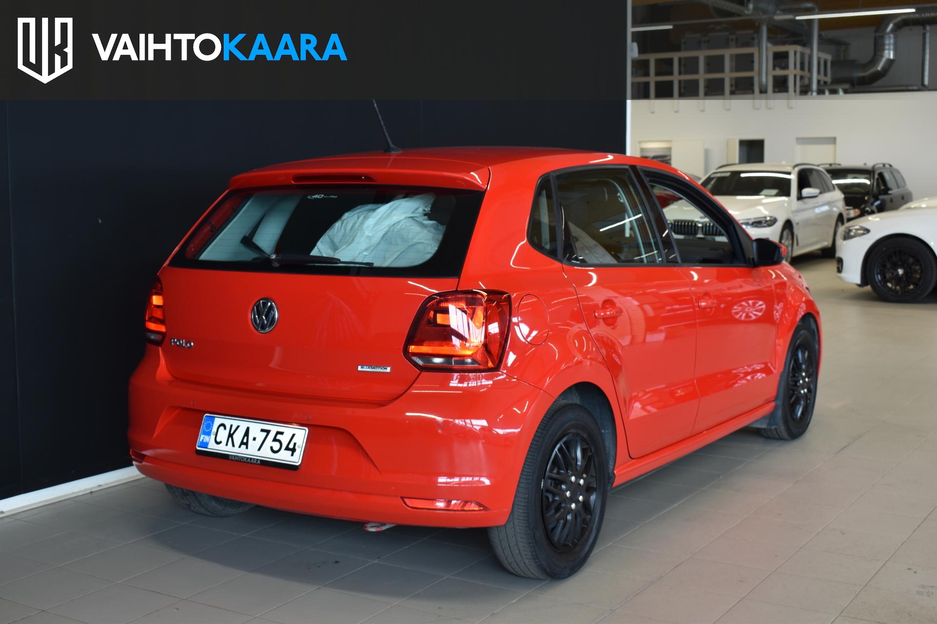 VOLKSWAGEN Polo 2015