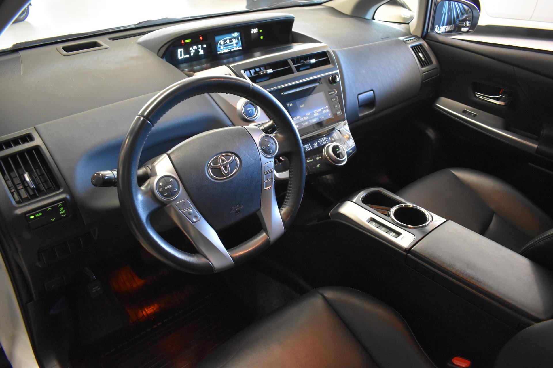 TOYOTA Prius+ 2016