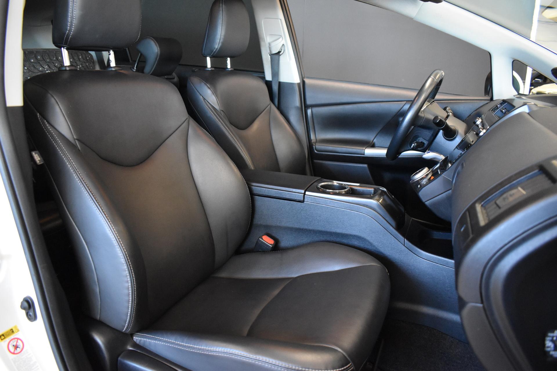TOYOTA Prius+ 2016