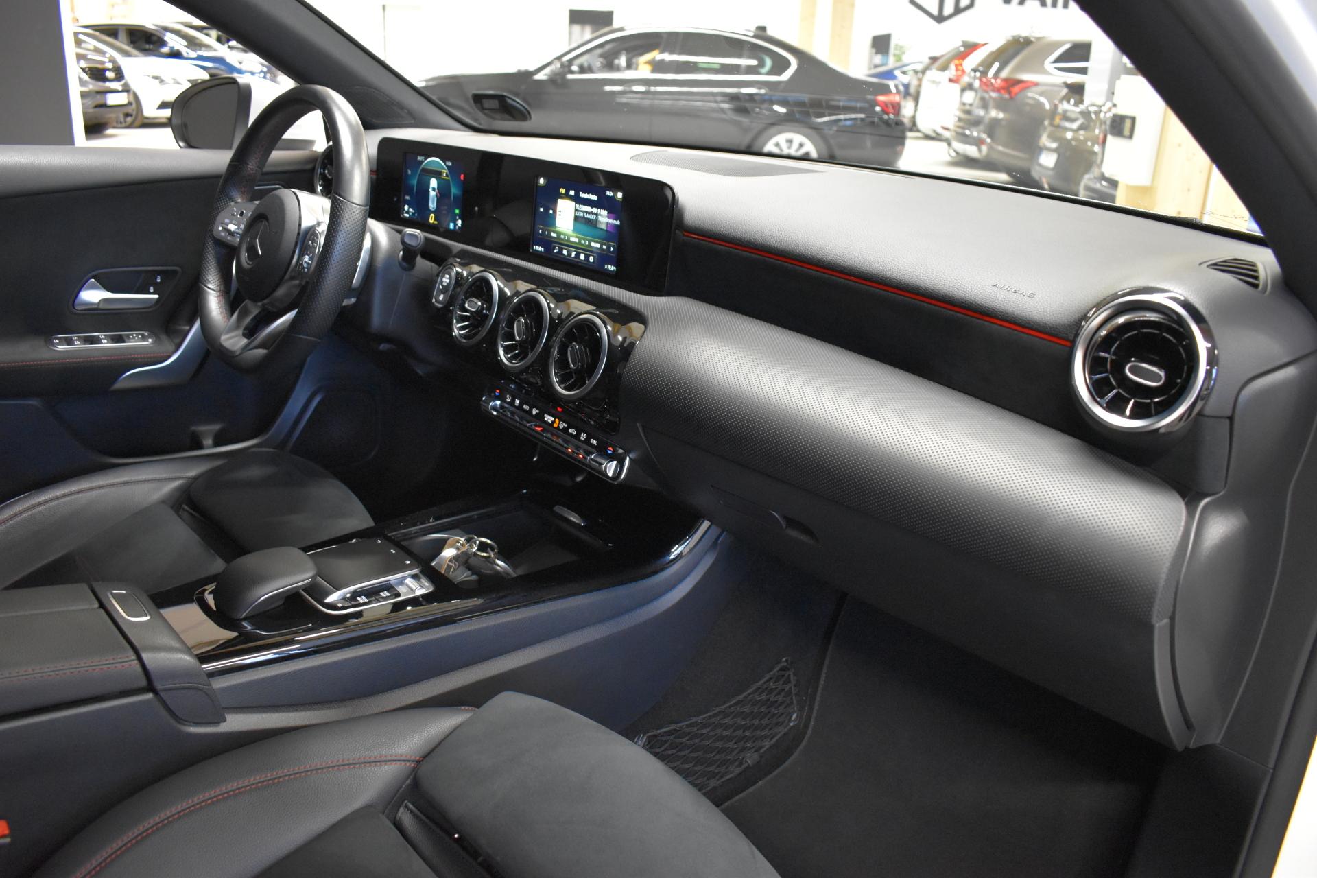 MERCEDES-BENZ A 2020