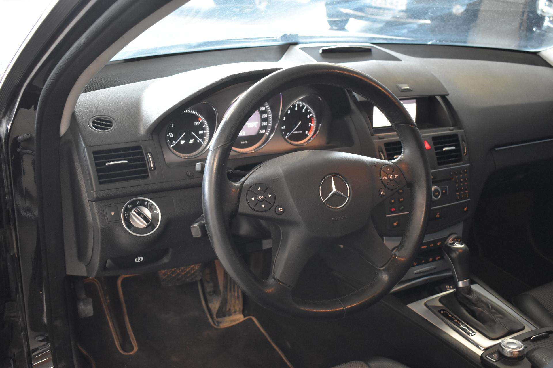 MERCEDES-BENZ C 2011