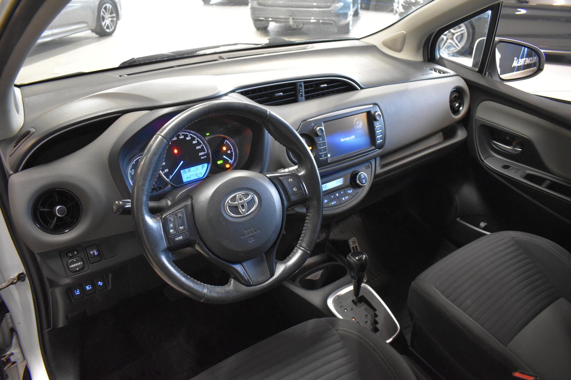 TOYOTA Yaris 2017