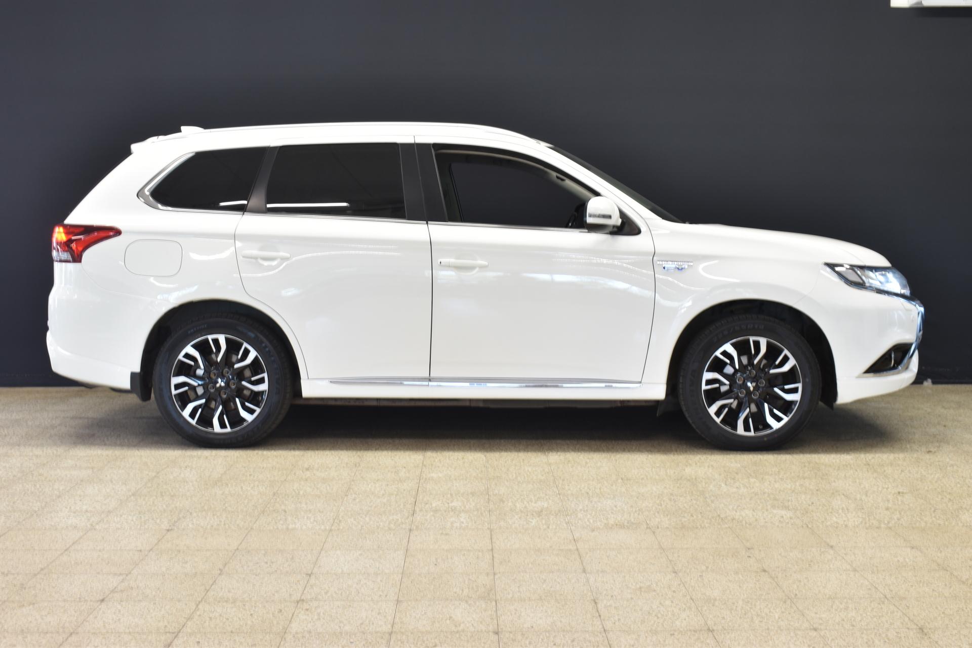 MITSUBISHI Outlander PHEV 2018