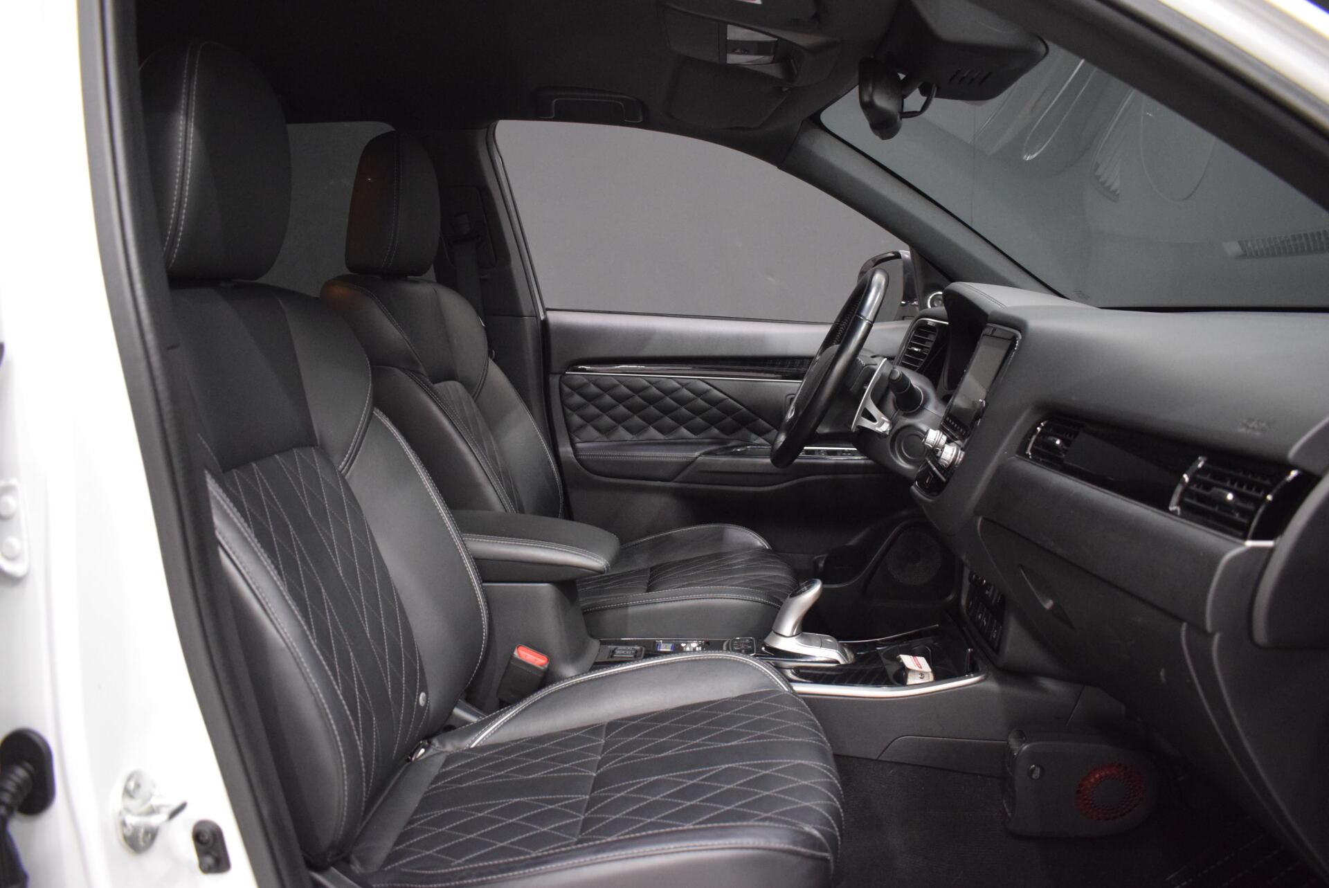 MITSUBISHI Outlander PHEV 2020