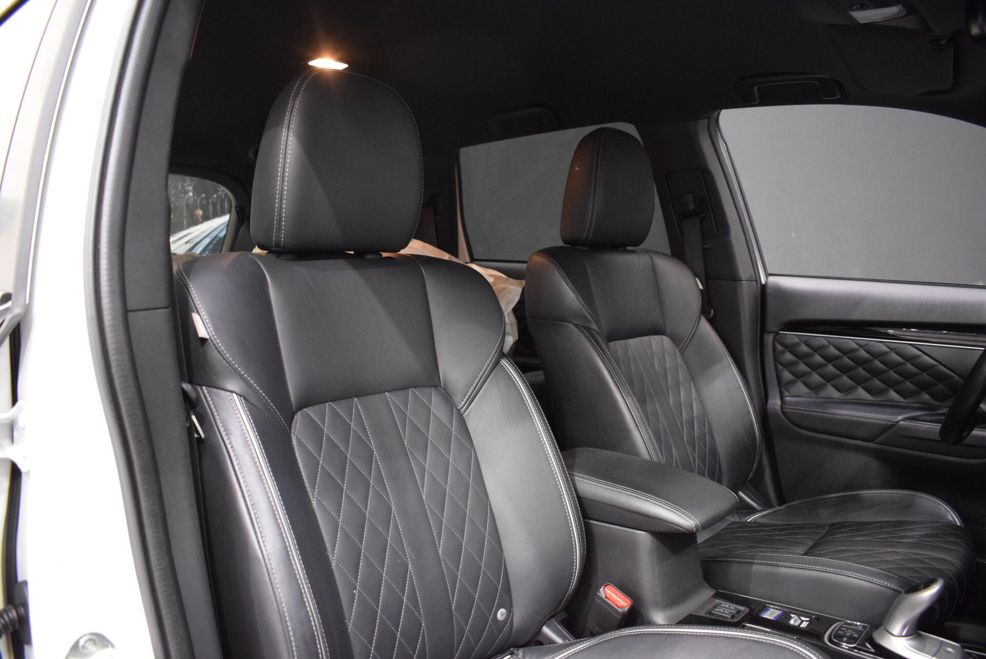 MITSUBISHI Outlander PHEV 2020