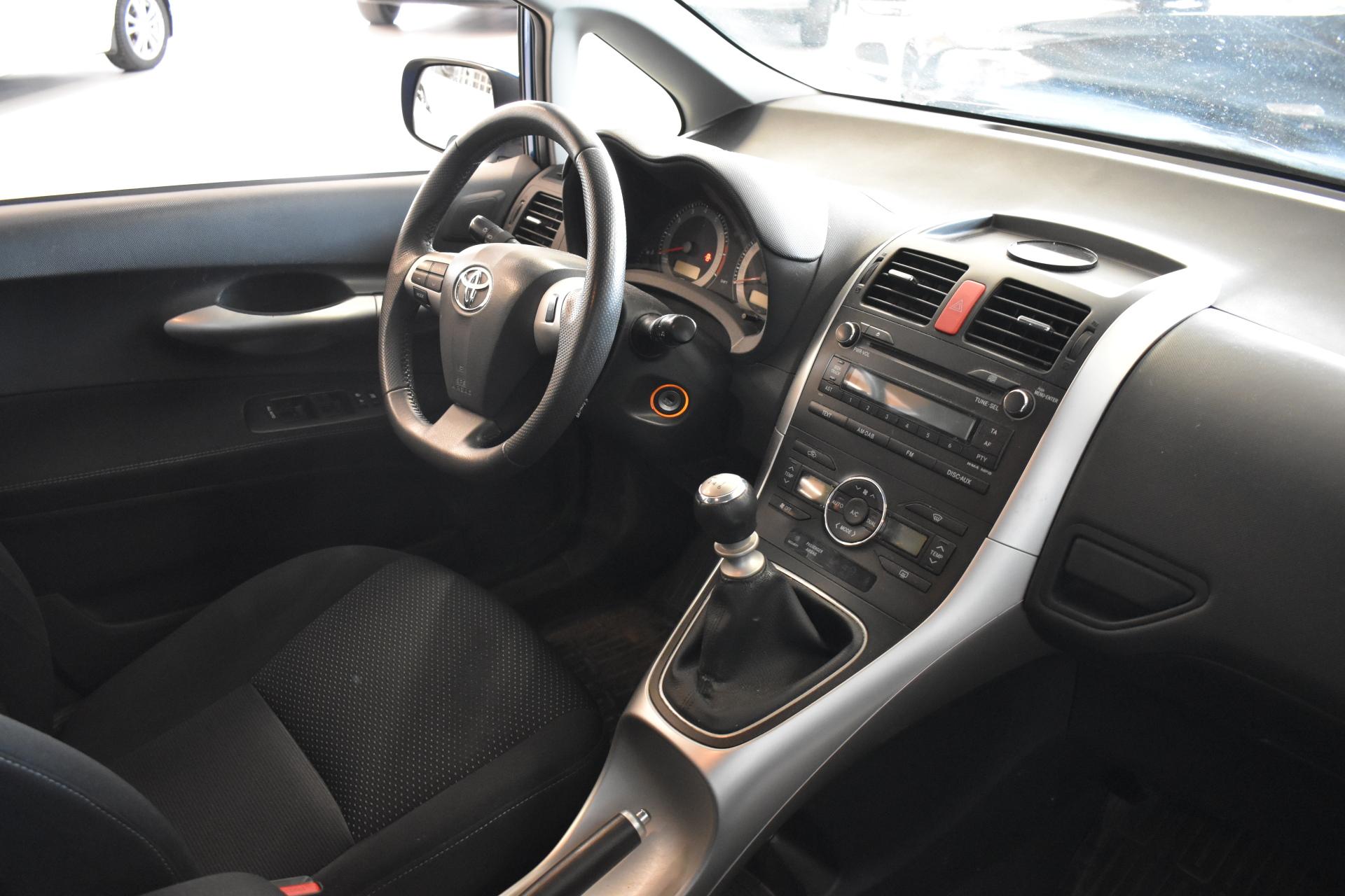 TOYOTA Auris 2012