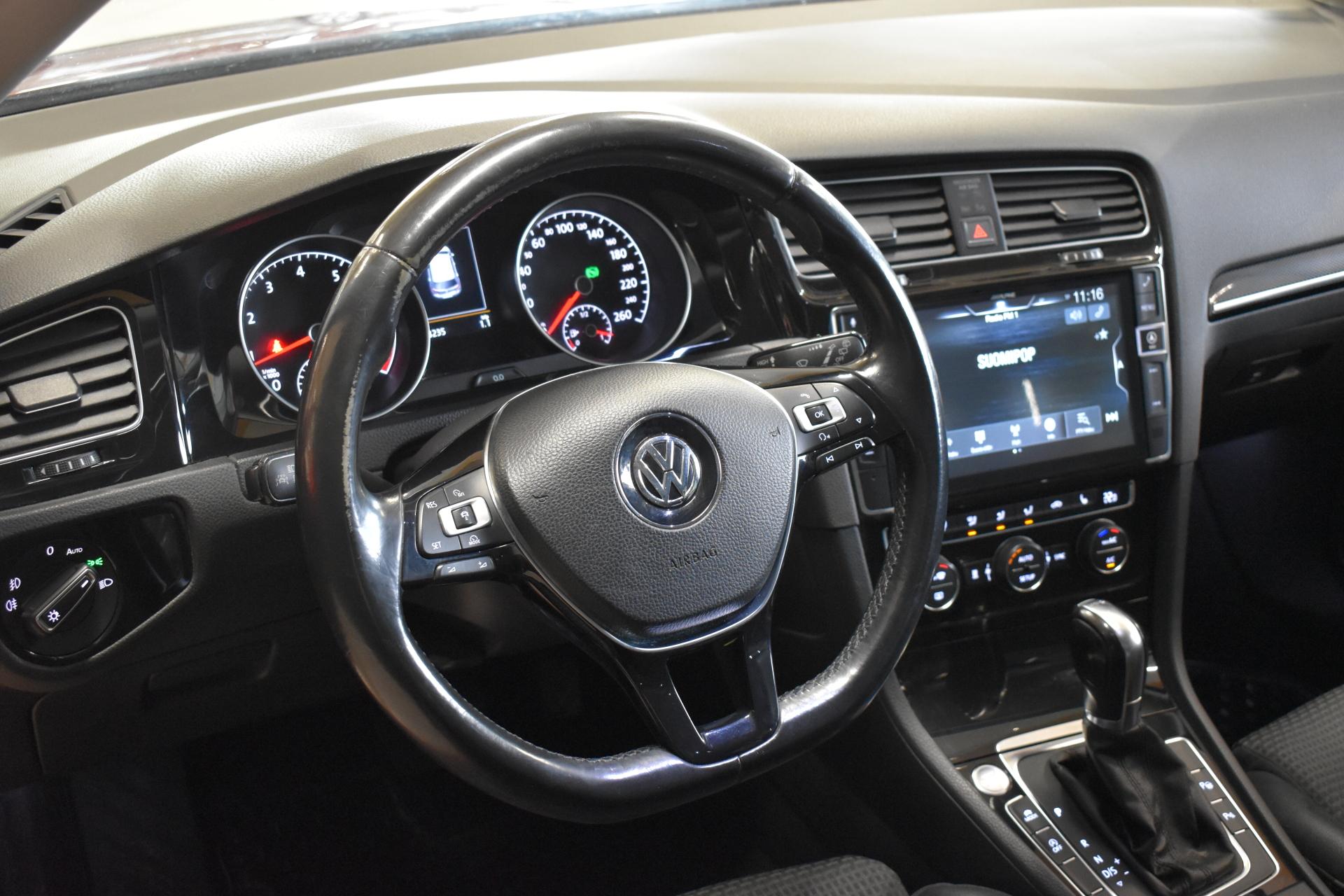 VOLKSWAGEN Golf 2013