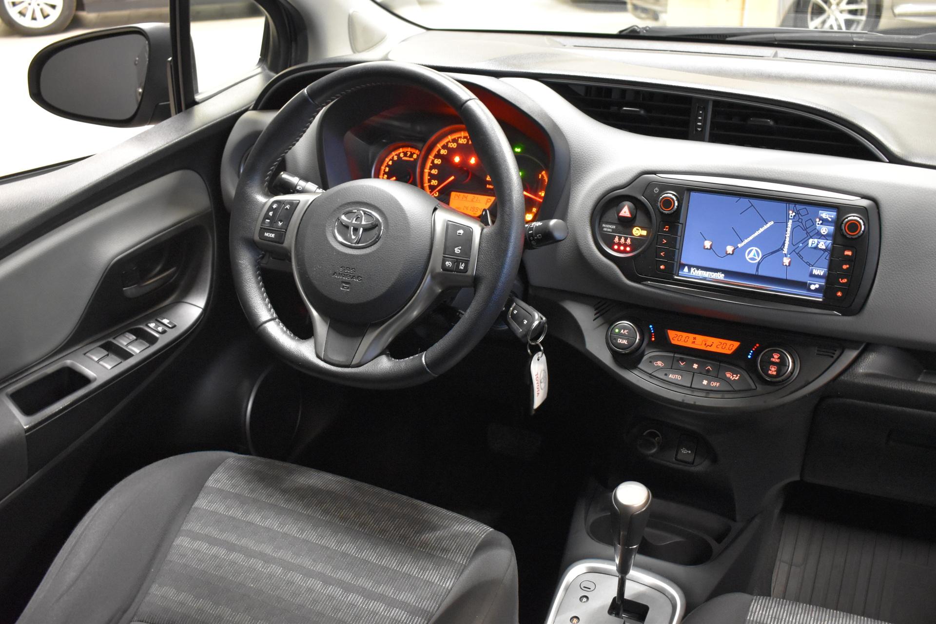 TOYOTA Yaris 2016