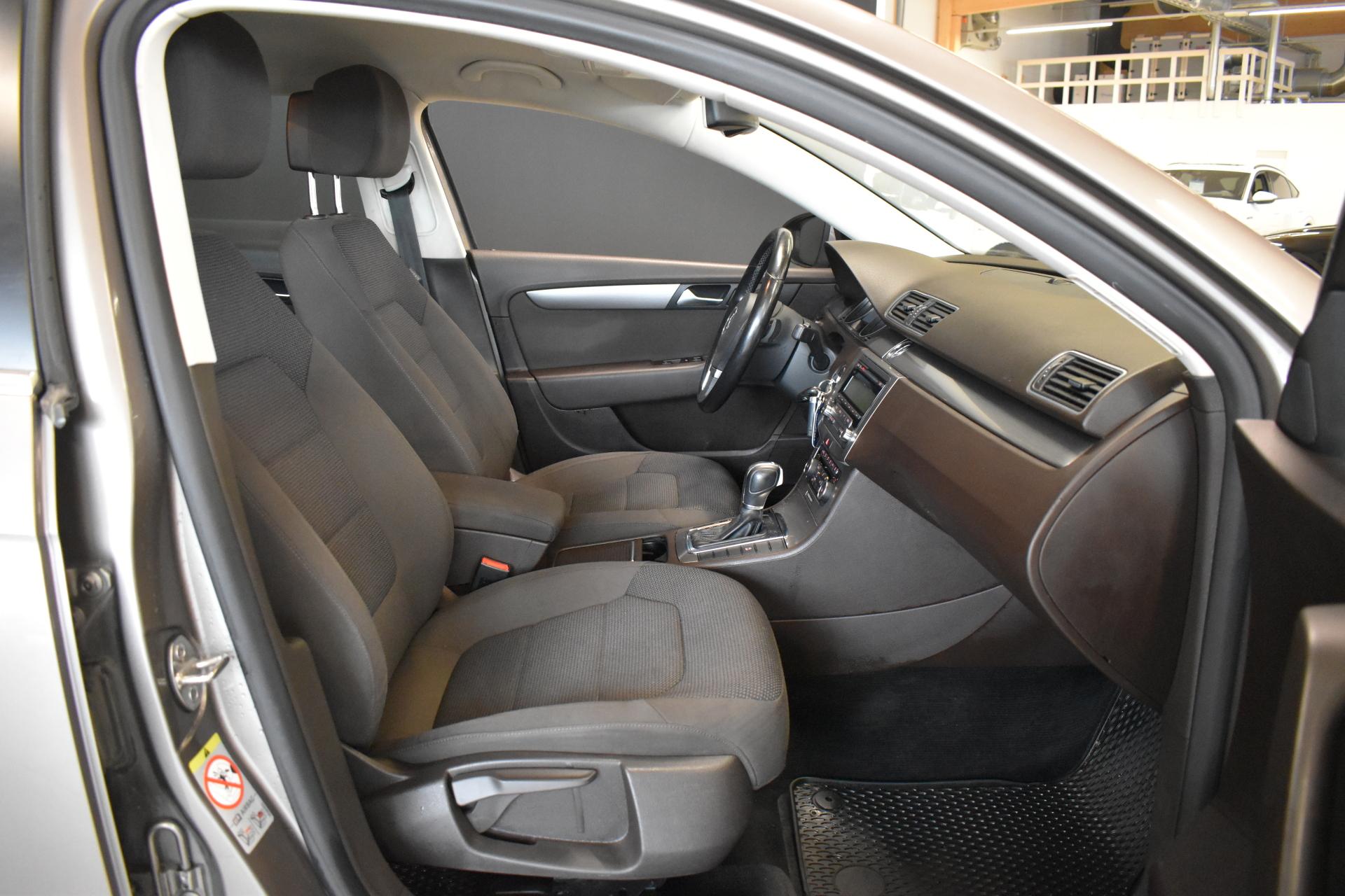 VOLKSWAGEN Passat 2011