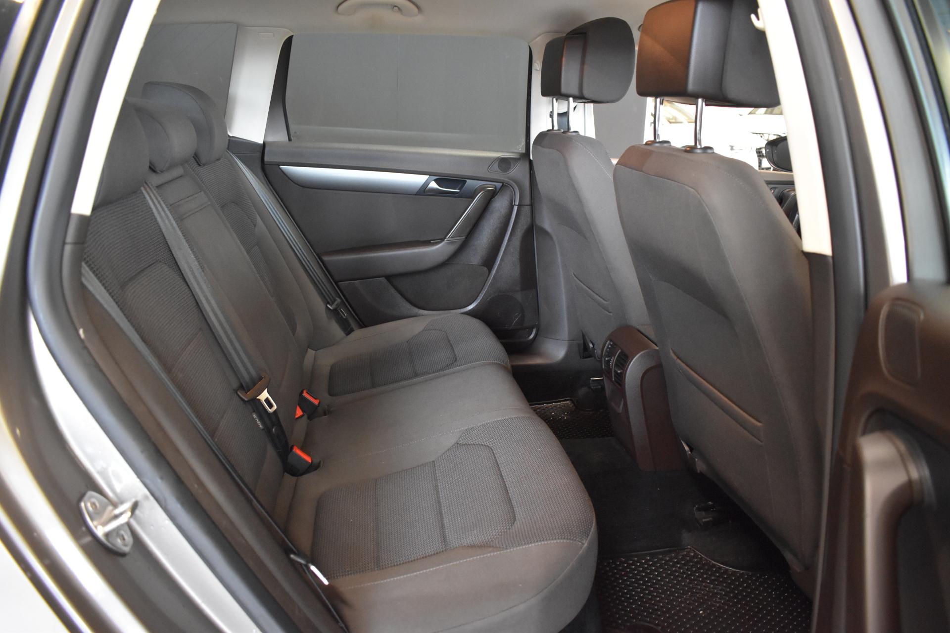 VOLKSWAGEN Passat 2011