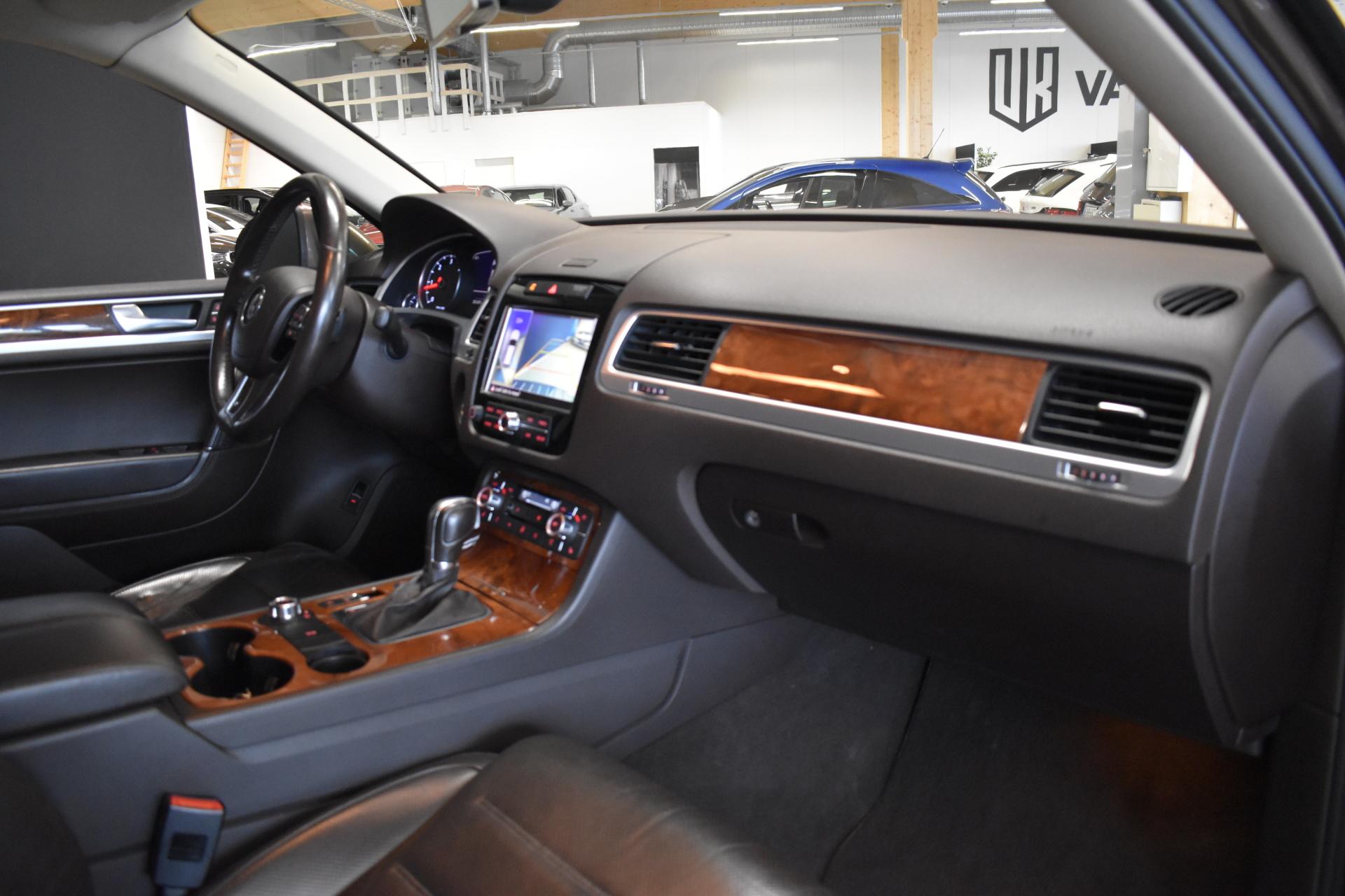 VOLKSWAGEN Touareg 2012