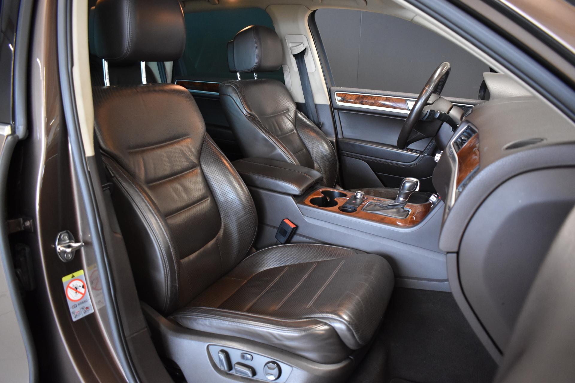 VOLKSWAGEN Touareg 2012