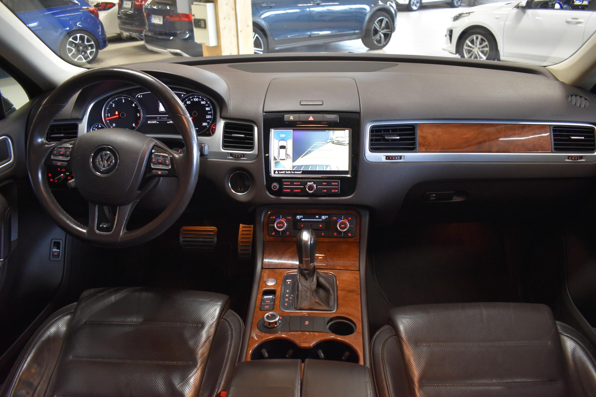 VOLKSWAGEN Touareg 2012