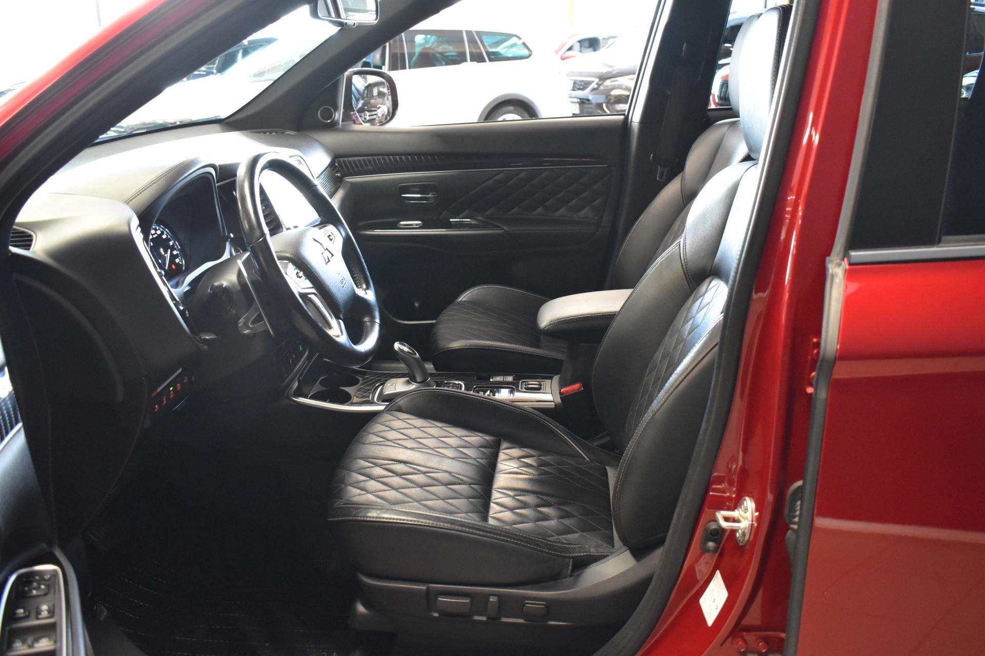 MITSUBISHI Outlander PHEV 11